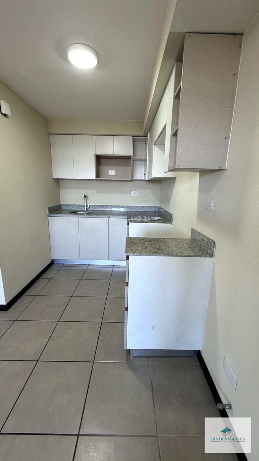 AMPLIO APARTAMENTO EN EDIFICIO AKARI ZONA 2 DE MIXCO — Apartamento en Alquiler en Akari, Zona 2 Mixco, Guatemala, Ciudad — foto 2 de 14