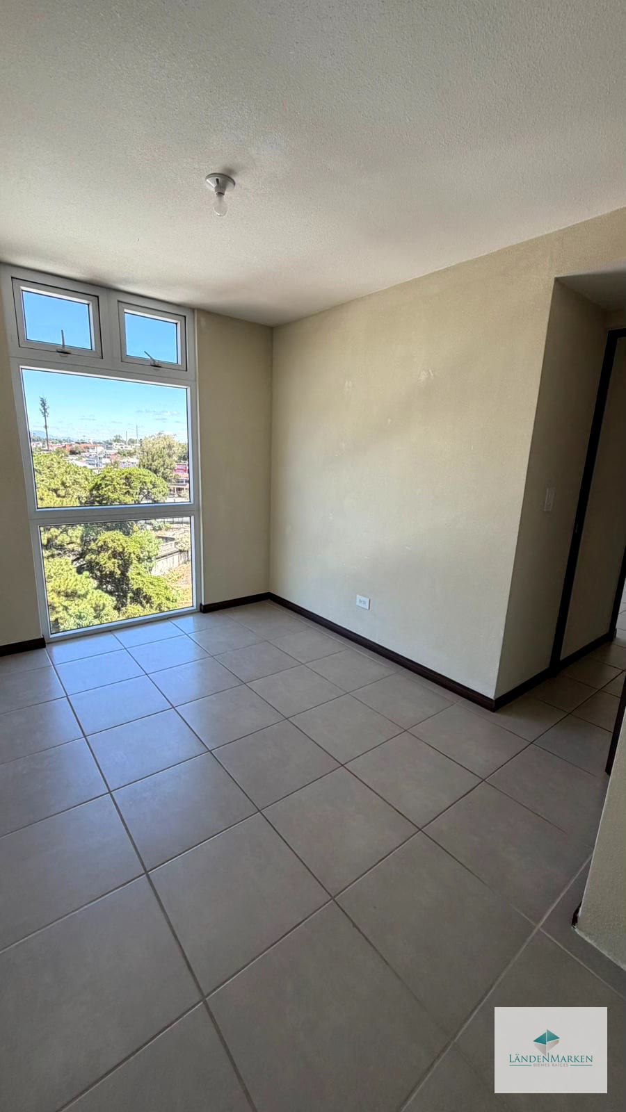 AMPLIO APARTAMENTO EN EDIFICIO AKARI ZONA 2 DE MIXCO — Apartamento en Alquiler en Akari, Zona 2 Mixco, Guatemala, Ciudad — foto 13 de 14