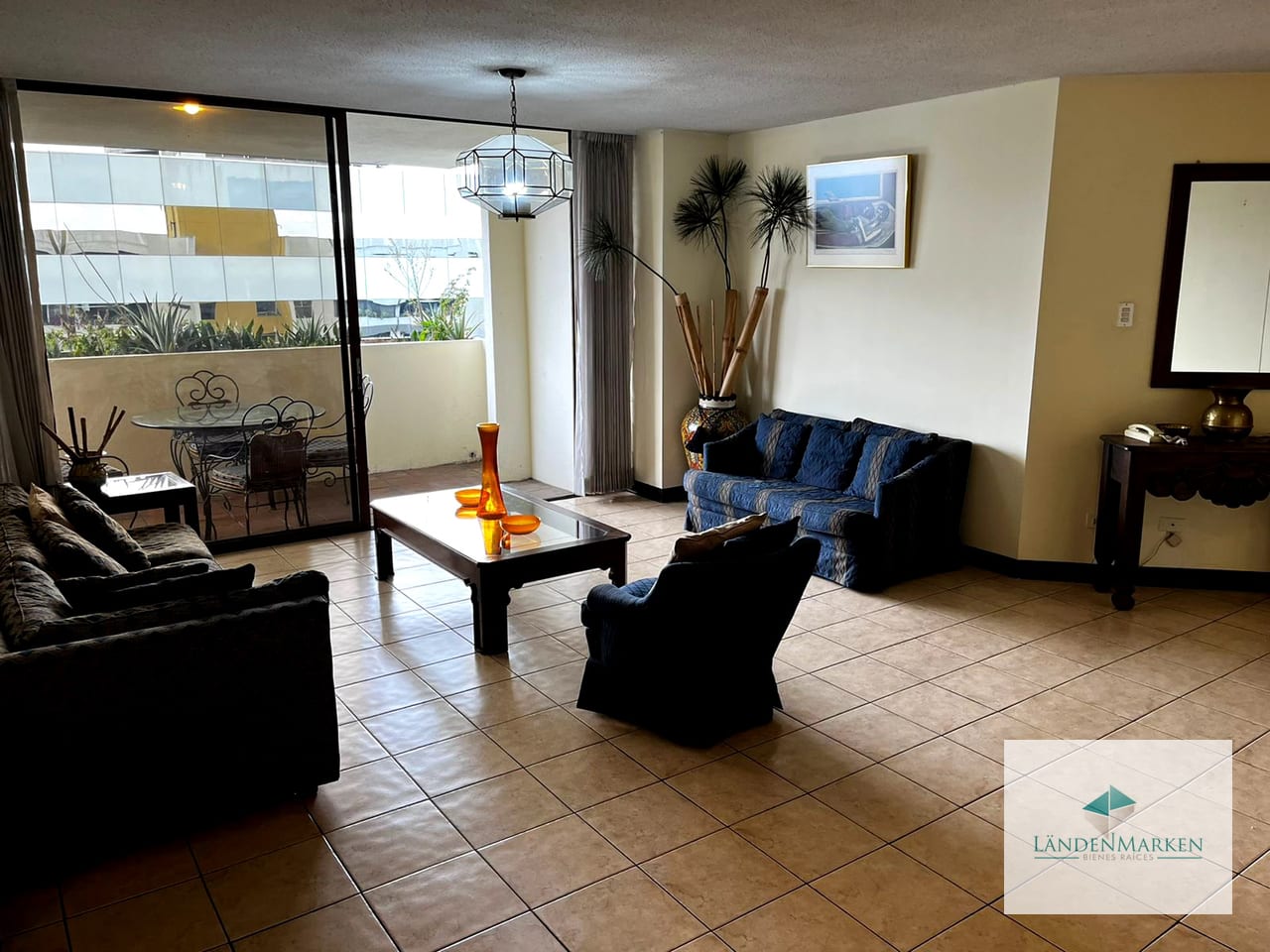 ALQUILER DE AMPLIO APARTAMENTO EN ZONA 10 — Apartamento en Alquiler en Zona 10, Guatemala, Ciudad — foto 1 de 17