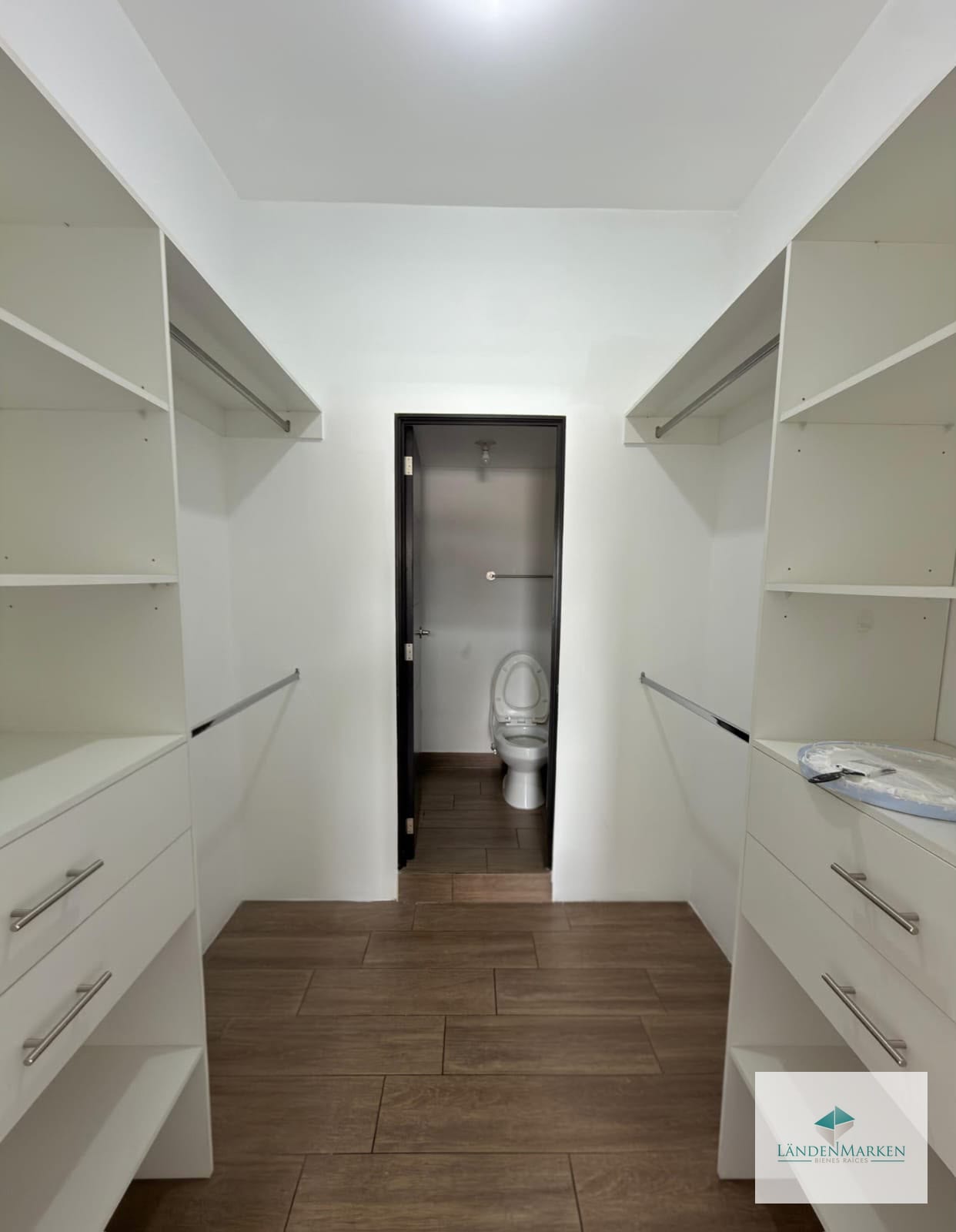 Alquiler de Moderno Apartamento en Zona 11 — Apartamento en Alquiler en Torre Once, Zona 11, Guatemala, Ciudad — foto 9 de 10