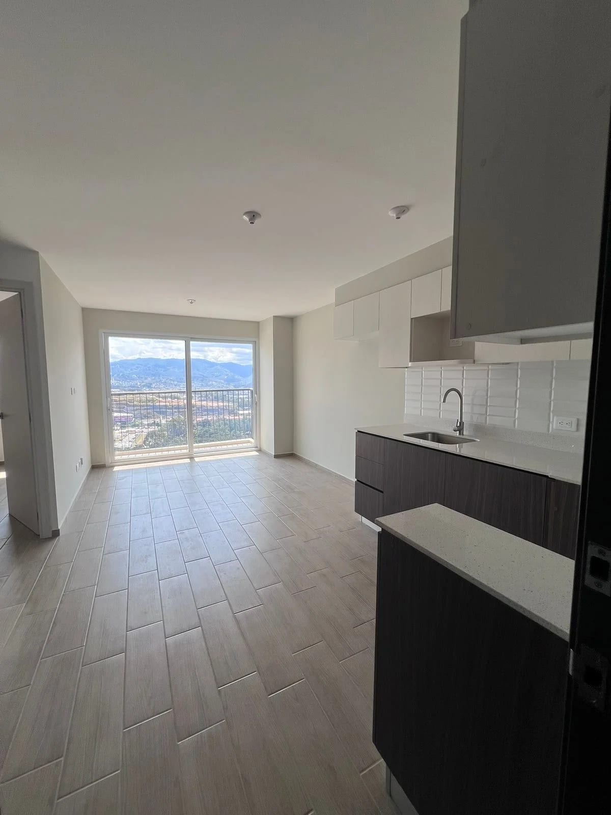 APARTAMENTO EN RENTA ZONA 12 — Apartamento en Alquiler en Andares Doce, Zona 12, Guatemala, Ciudad — foto 1 de 9