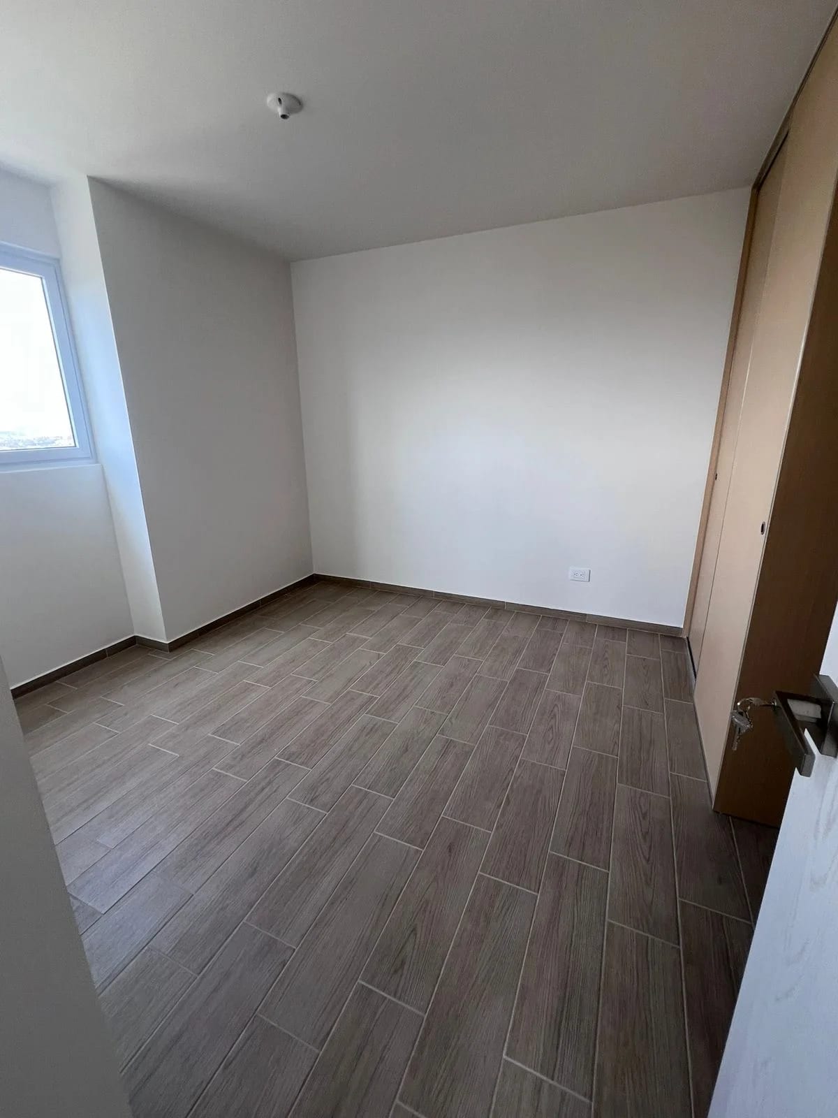 APARTAMENTO EN RENTA ZONA 12 — Apartamento en Alquiler en Andares Doce, Zona 12, Guatemala, Ciudad — foto 5 de 9