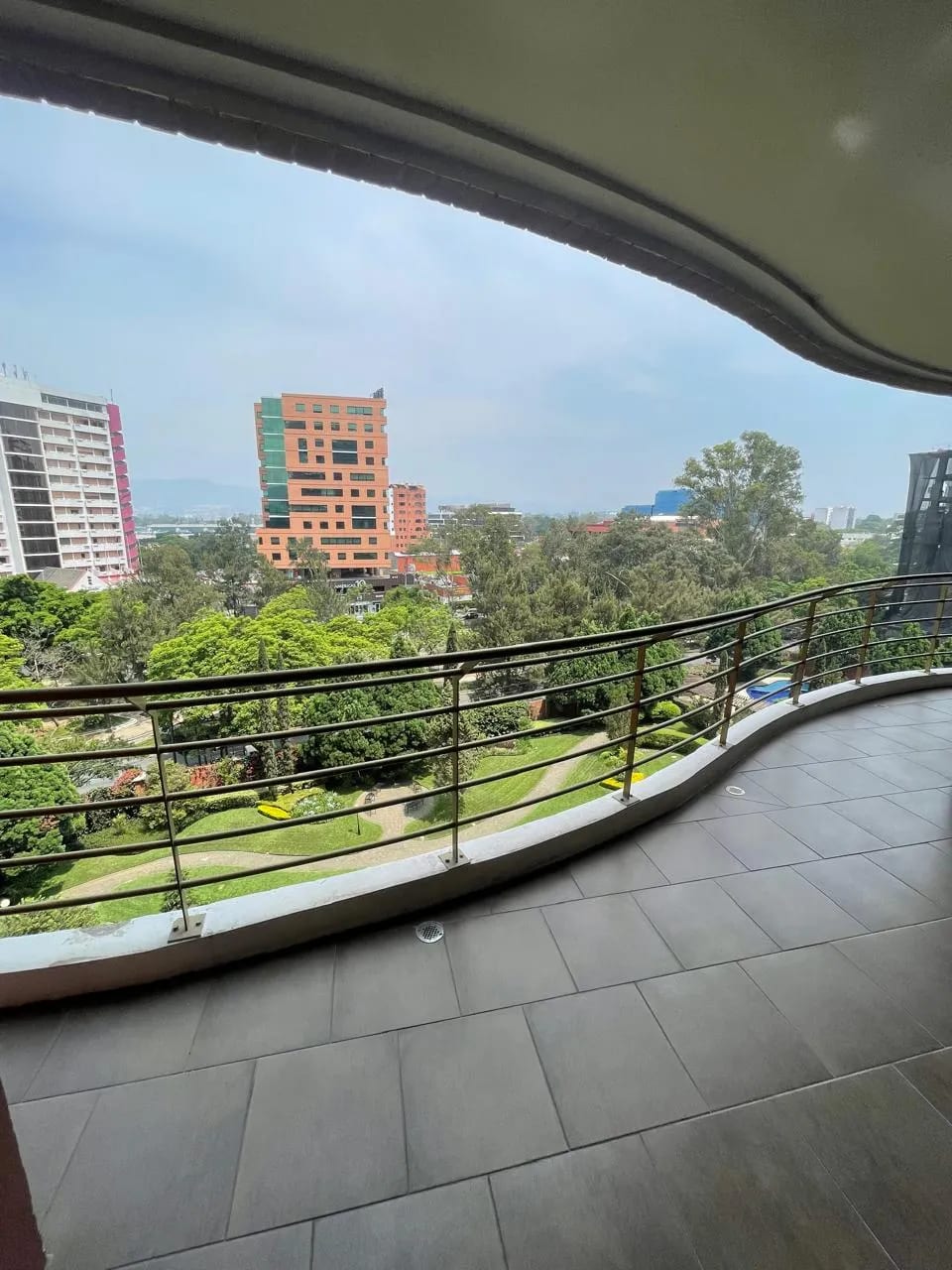 Apartamento en Renta en Tadeus, Zona 14 — Apartamento en Alquiler en Tadeus, Zona 14, Guatemala, Ciudad — foto 1 de 17
