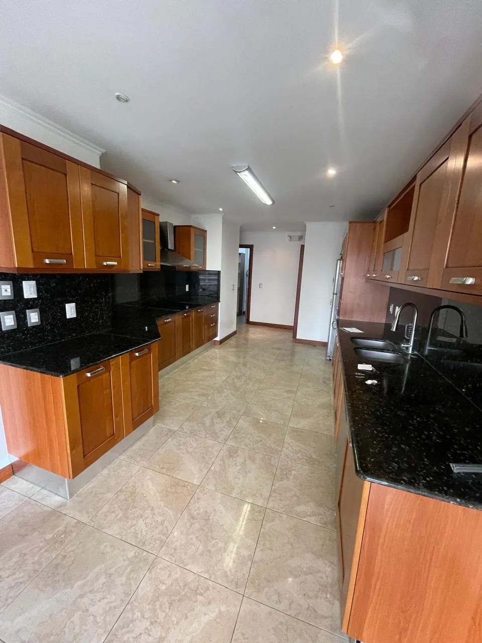 Apartamento en Renta en Tadeus, Zona 14 — Apartamento en Alquiler en Tadeus, Zona 14, Guatemala, Ciudad — foto 3 de 17