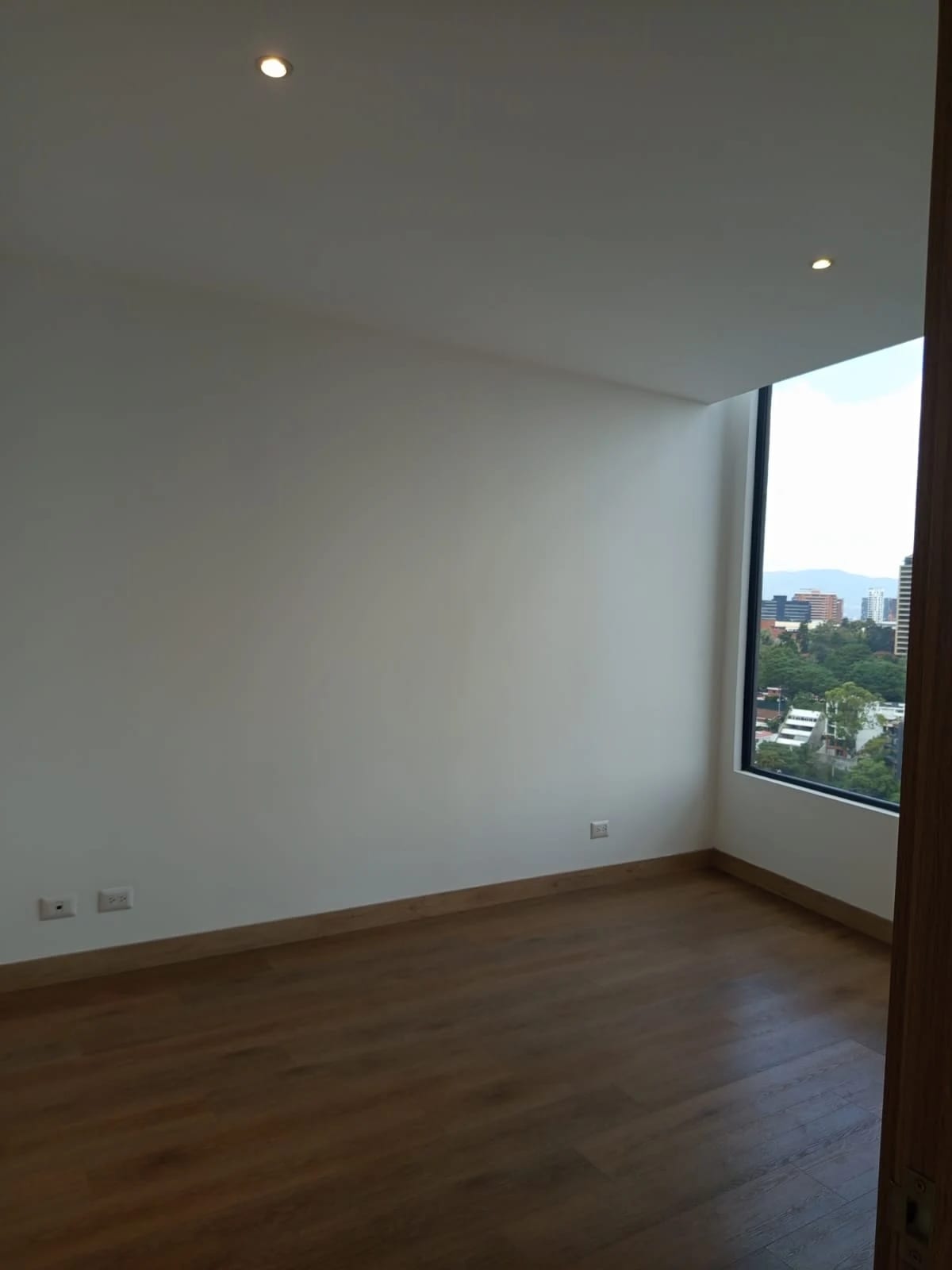 Apto Premium en Renta - Zona 15 | 3 Hab | Nivel 10 — Apartamento en Alquiler en Zona 15, Guatemala, Ciudad — foto 2 de 15