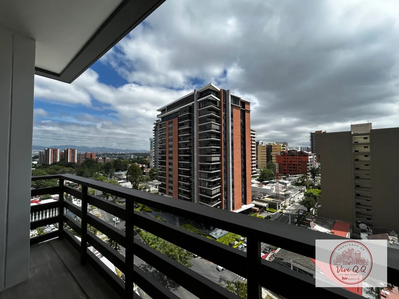 Balcón — Apartamento Inteligente de Lujo en Renta Zona 14 — Apartamento en Alquiler en Ikonia, Zona 14, Guatemala, Ciudad — foto 3 de 17