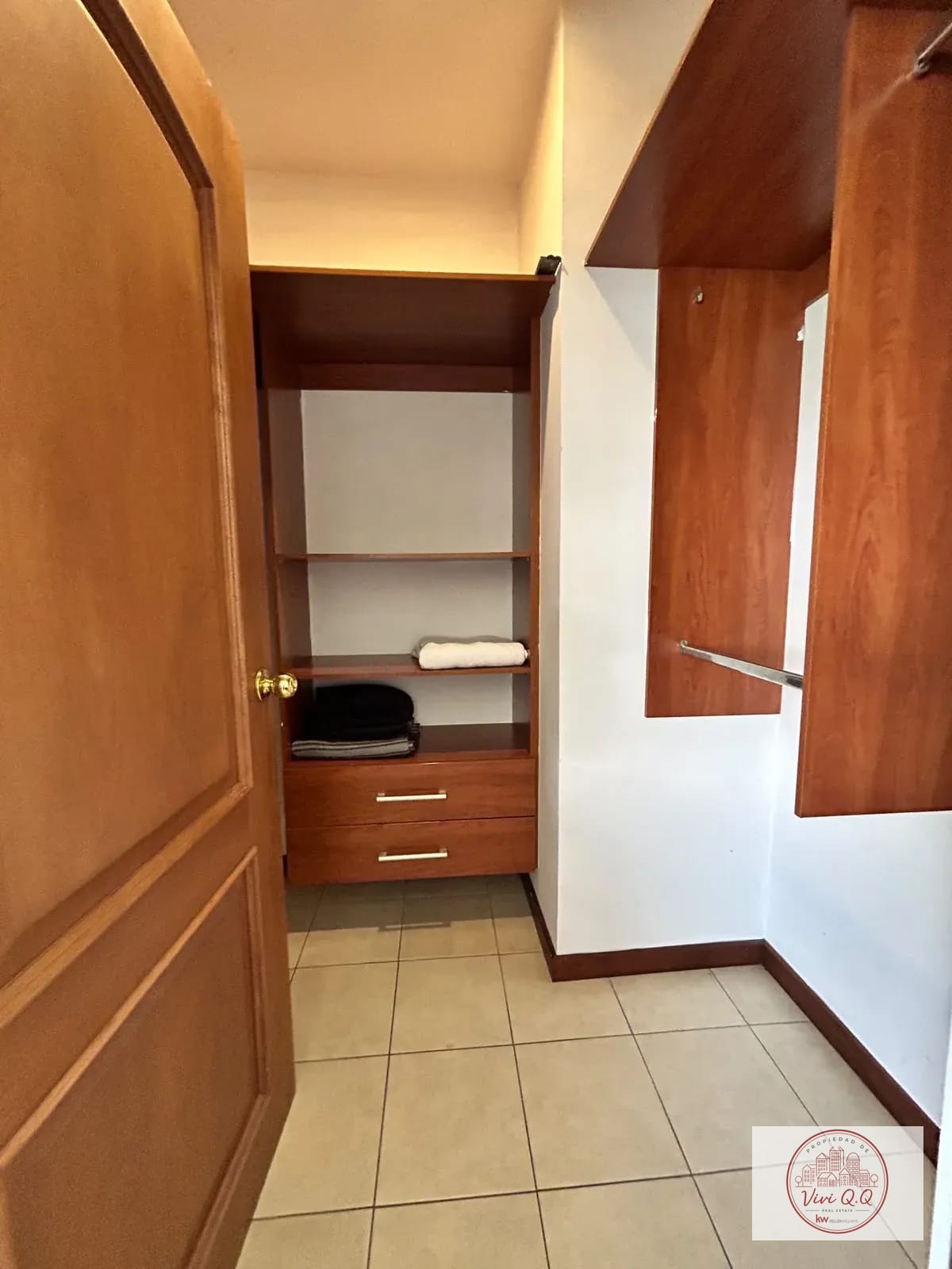 Renta Apartamento de Nivel Completo con Vistas 360° en Zona 15 — Apartamento en Alquiler en El Robledal, Zona 15, Guatemala, Ciudad — foto 10 de 12