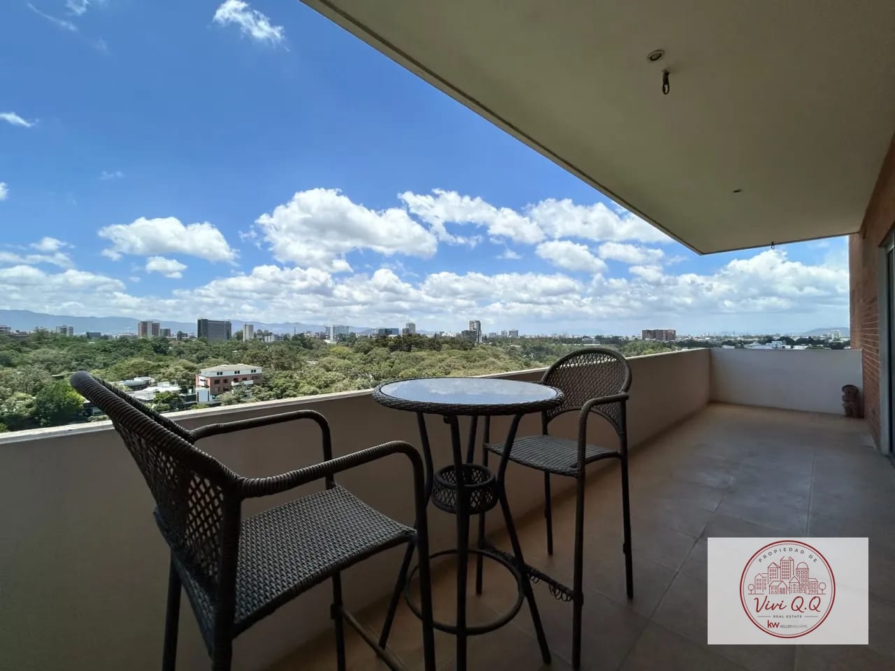 Renta Apartamento de Nivel Completo con Vistas 360° en Zona 15 — Apartamento en Alquiler en El Robledal, Zona 15, Guatemala, Ciudad — foto 5 de 12