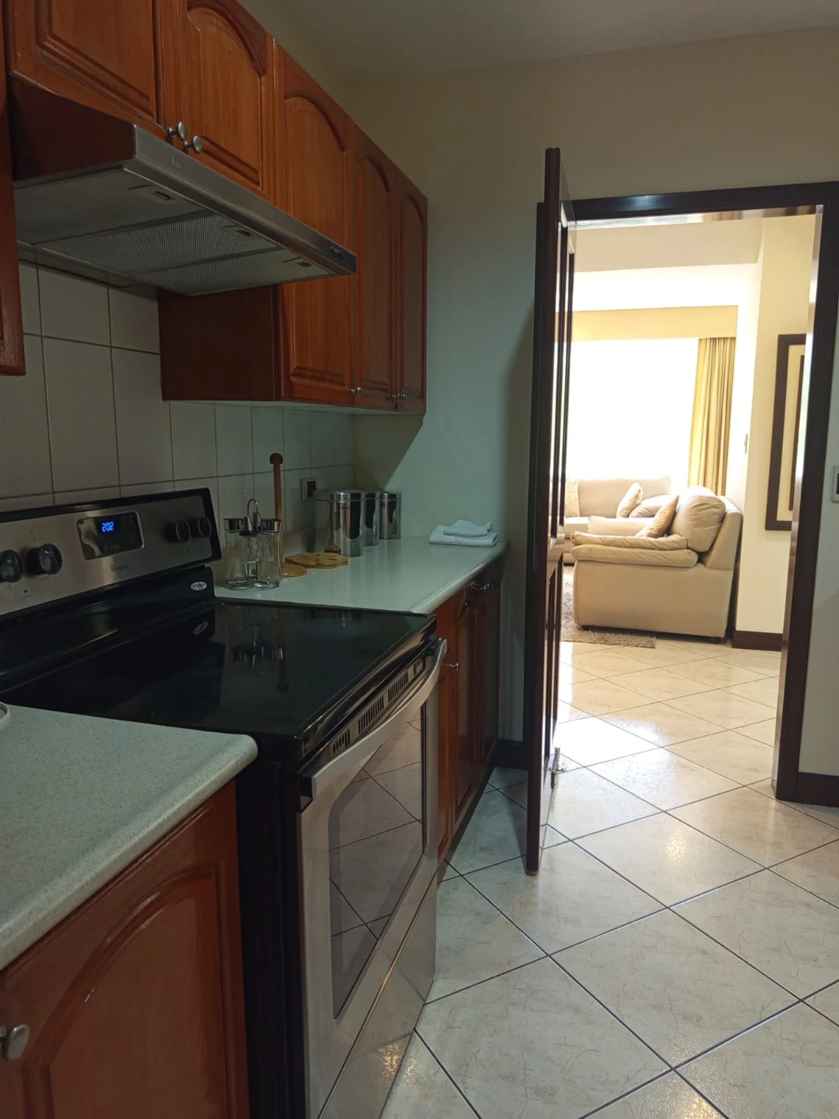 Apartamento en renta amueblado en zona 10 de 3 habitaciones — Apartamento en Alquiler en Zona 10, Guatemala, Ciudad — foto 4 de 17