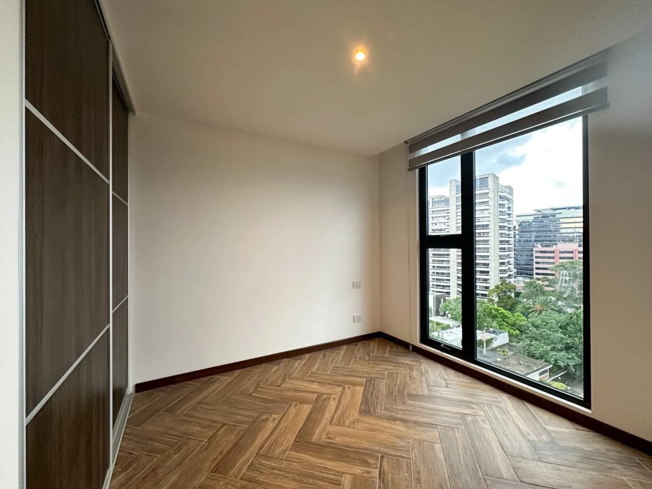 Dormitorio 2 — APARTAMENTO EN VENTA Edificio Naori Zona 10 — Apartamento en Venta en Naori, Zona 10, Guatemala, Ciudad — foto 6 de 15