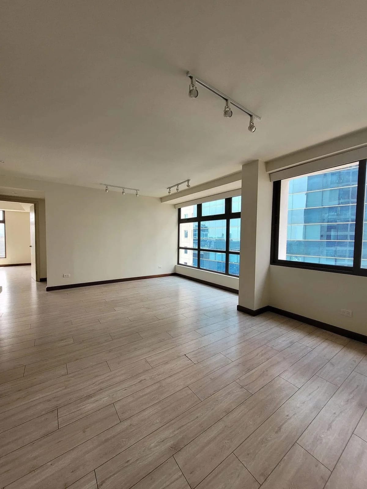 Apartamento en Renta en zona 10 — Apartamento en Alquiler en Veinti4, Zona 10, Guatemala, Ciudad — foto 2 de 5