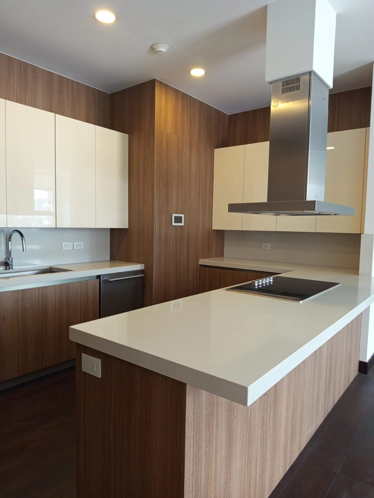 Apartamento de Lujo en Renta y Venta en zona 14 de 2 habitaciones — Apartamento en Venta en Zona 14, Guatemala, Ciudad — foto 5 de 17