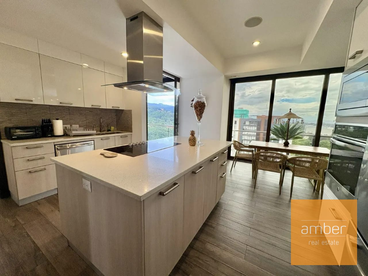 Apartamento de lujo en zona 15 — Apartamento en Venta en Zona 15, Guatemala, Ciudad — foto 2 de 15