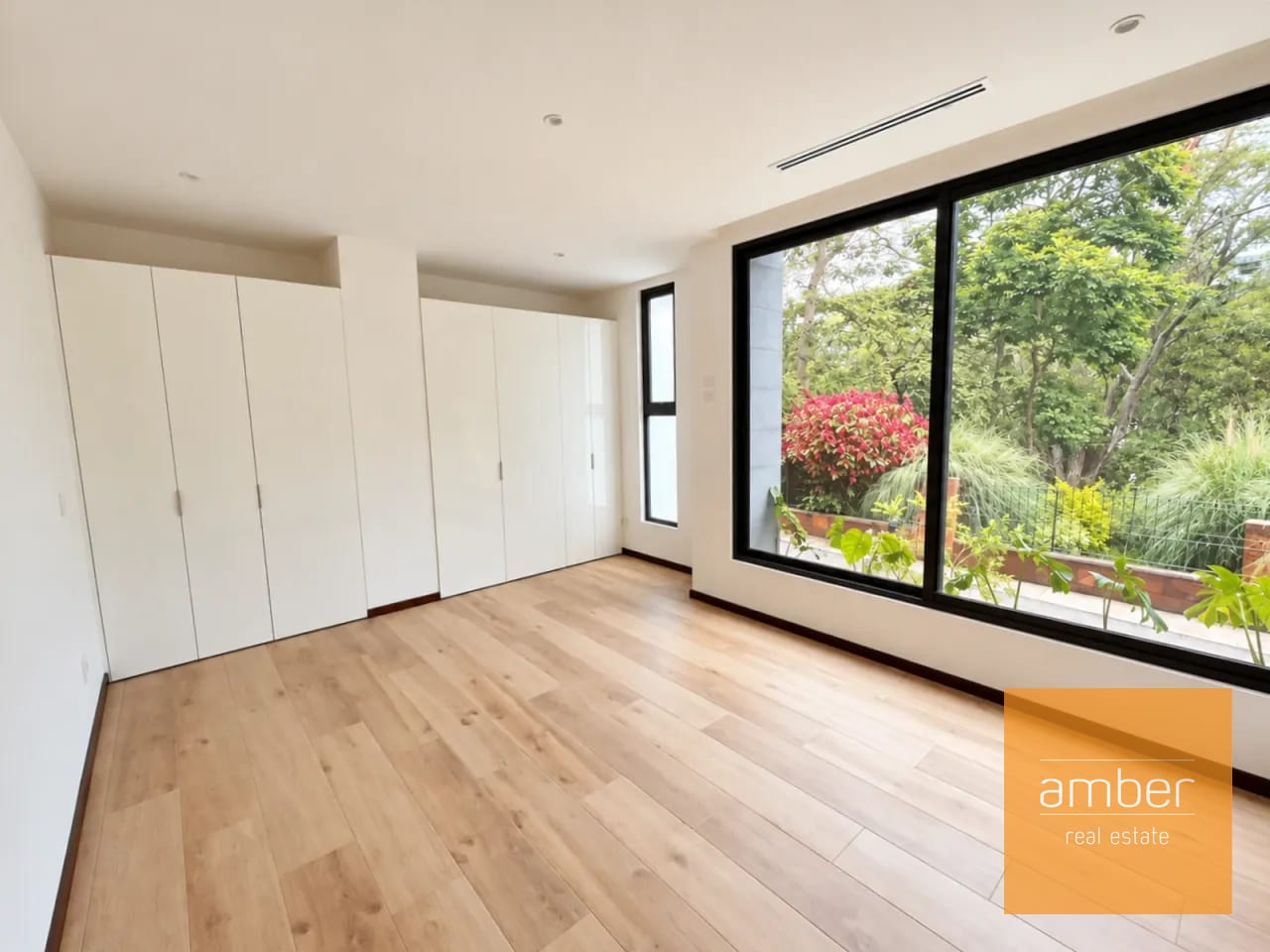 Apartamento en Dosento, zona 10 — Apartamento en Venta en Zona 10, Guatemala, Ciudad — foto 5 de 10