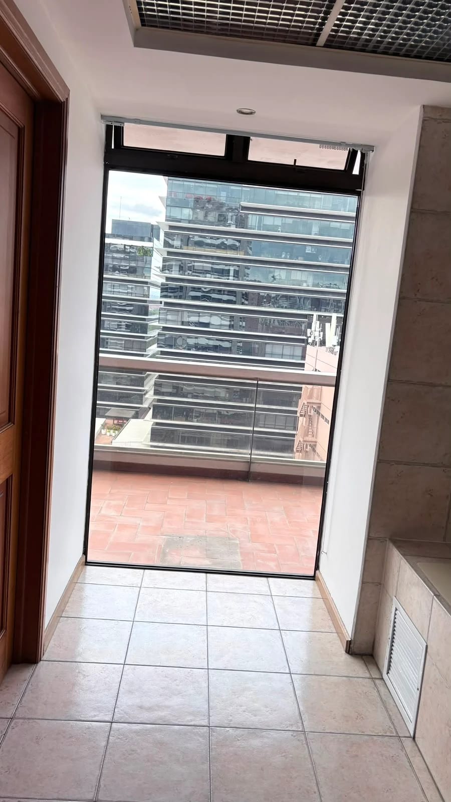 Lindo Apartamento Tiffany 1 — Apartamento en Alquiler en Tiffany, Zona 10, Guatemala, Ciudad — foto 2 de 9