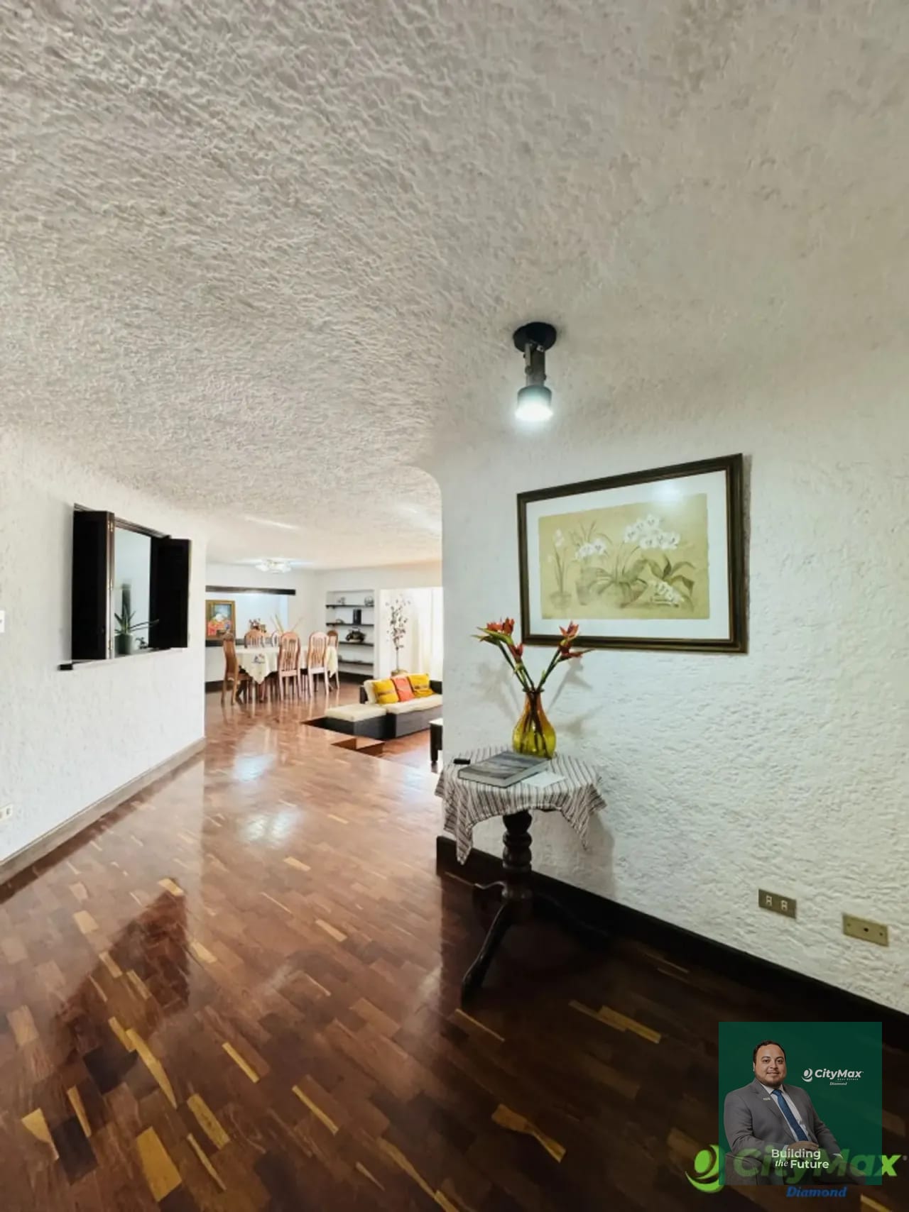 Apartamento Amueblado en Venta Zona 10 — Apartamento en Venta en Zona 10, Guatemala, Ciudad — foto 2 de 4