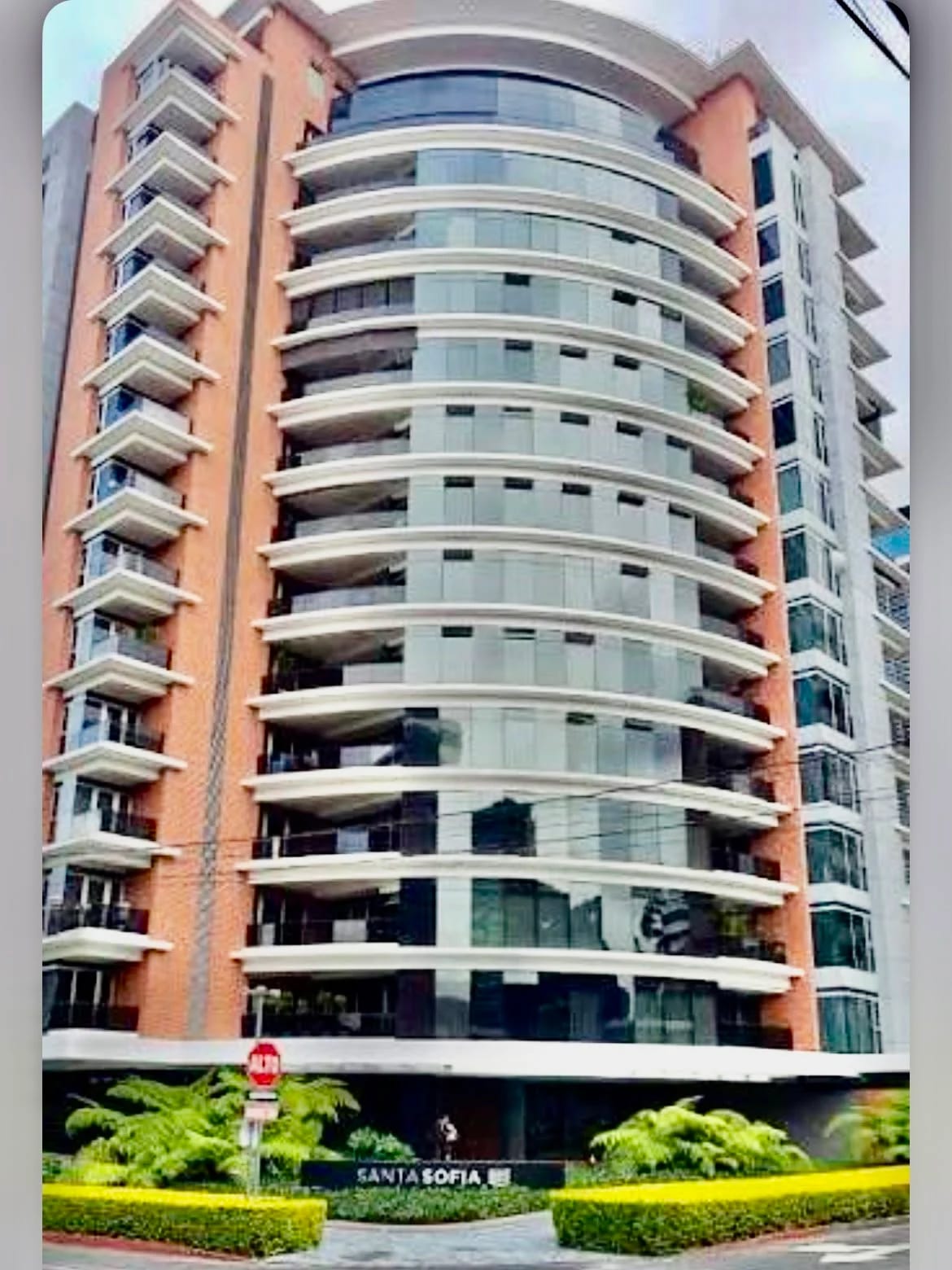 Apartamento en alquiler, Edificio Santa Sofia, zona 10 — Apartamento en Alquiler en Santa Sofía, Zona 10, Guatemala, Ciudad — foto 11 de 11