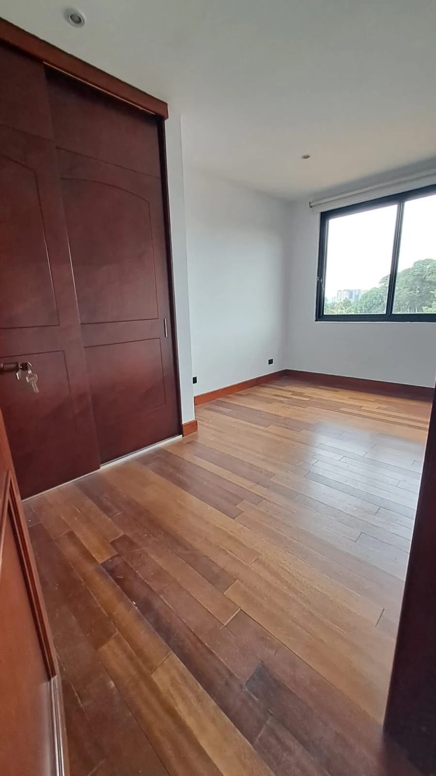 Amplio Apartamento en Alquiler – Oakland, Zona 10 — Apartamento en Alquiler en Zona 10, Guatemala, Ciudad — foto 6 de 15