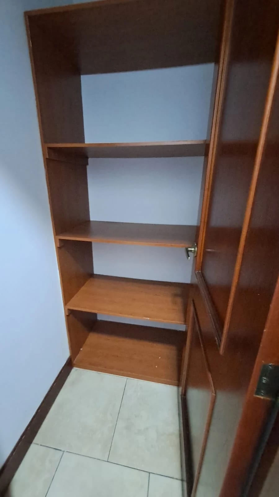 Amplio Apartamento en Alquiler – Oakland, Zona 10 — Apartamento en Alquiler en Zona 10, Guatemala, Ciudad — foto 7 de 15