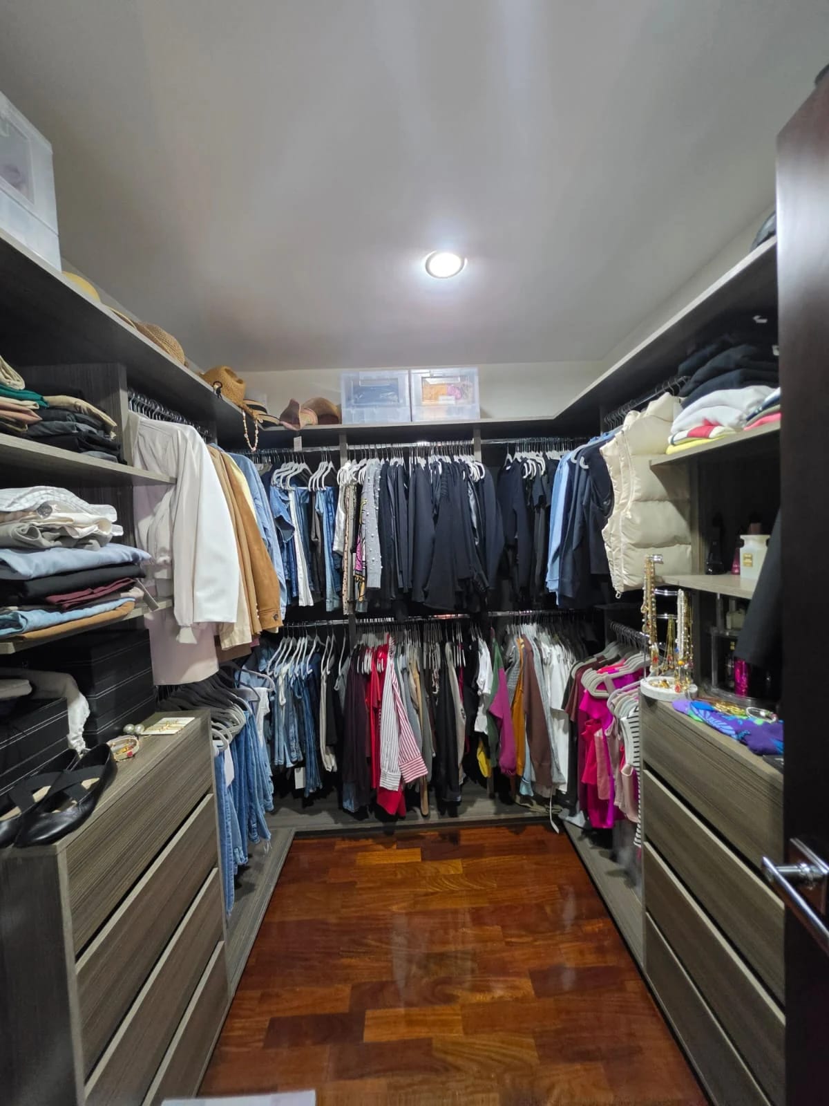Apartamento en alquiler, Edificio Santa Sofia, zona 10 — Apartamento en Alquiler en Santa Sofía, Zona 10, Guatemala, Ciudad — foto 8 de 12