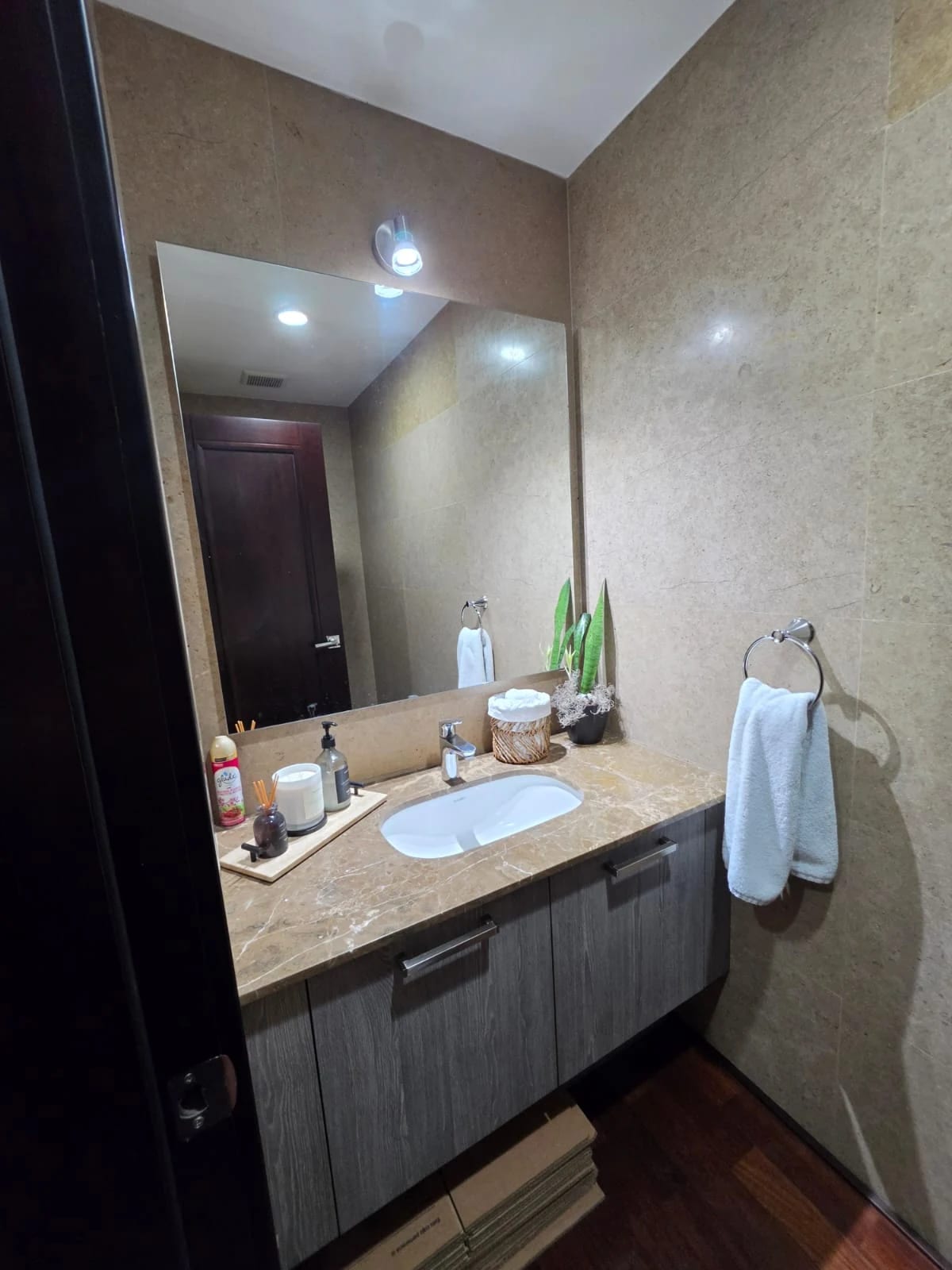 Apartamento en alquiler, Edificio Santa Sofia, zona 10 — Apartamento en Alquiler en Santa Sofía, Zona 10, Guatemala, Ciudad — foto 10 de 12