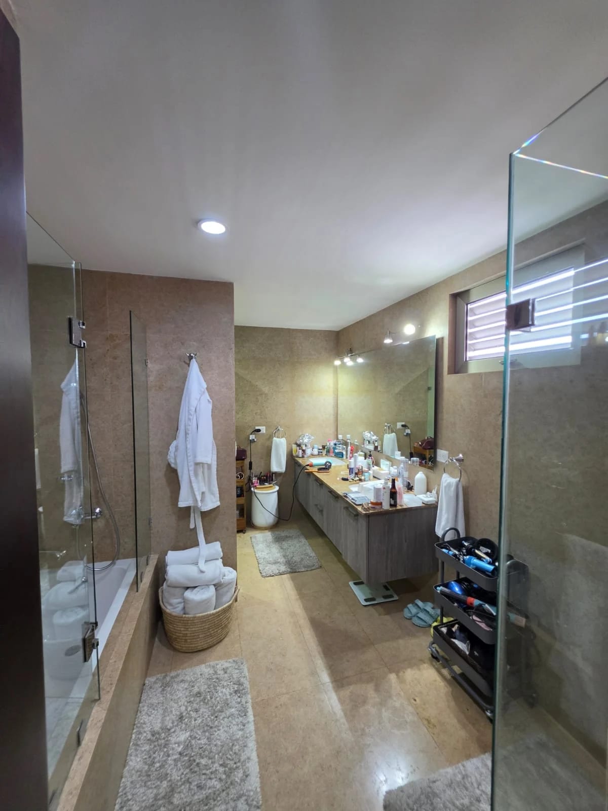 Apartamento en alquiler, Edificio Santa Sofia, zona 10 — Apartamento en Alquiler en Santa Sofía, Zona 10, Guatemala, Ciudad — foto 11 de 12