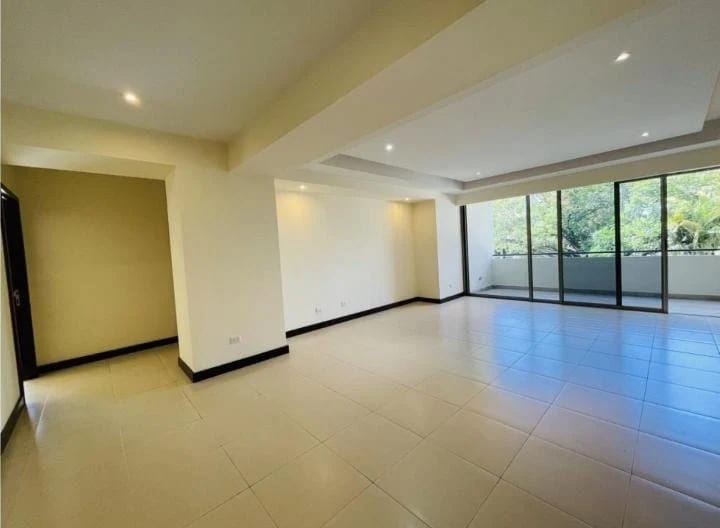Apartamento en alquiler, Edificio Cobella, zona 14 — Apartamento en Alquiler en Cobella, Zona 14, Guatemala, Ciudad — foto 2 de 11
