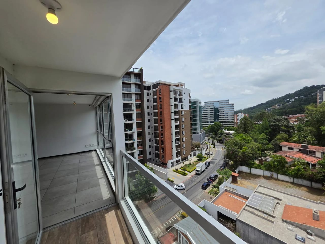 Apartamento en venta, Edificio Telia, zona 15, Vista Hermosa 2 — Apartamento en Venta en Telia, Zona 15, Guatemala, Ciudad — foto 1 de 10