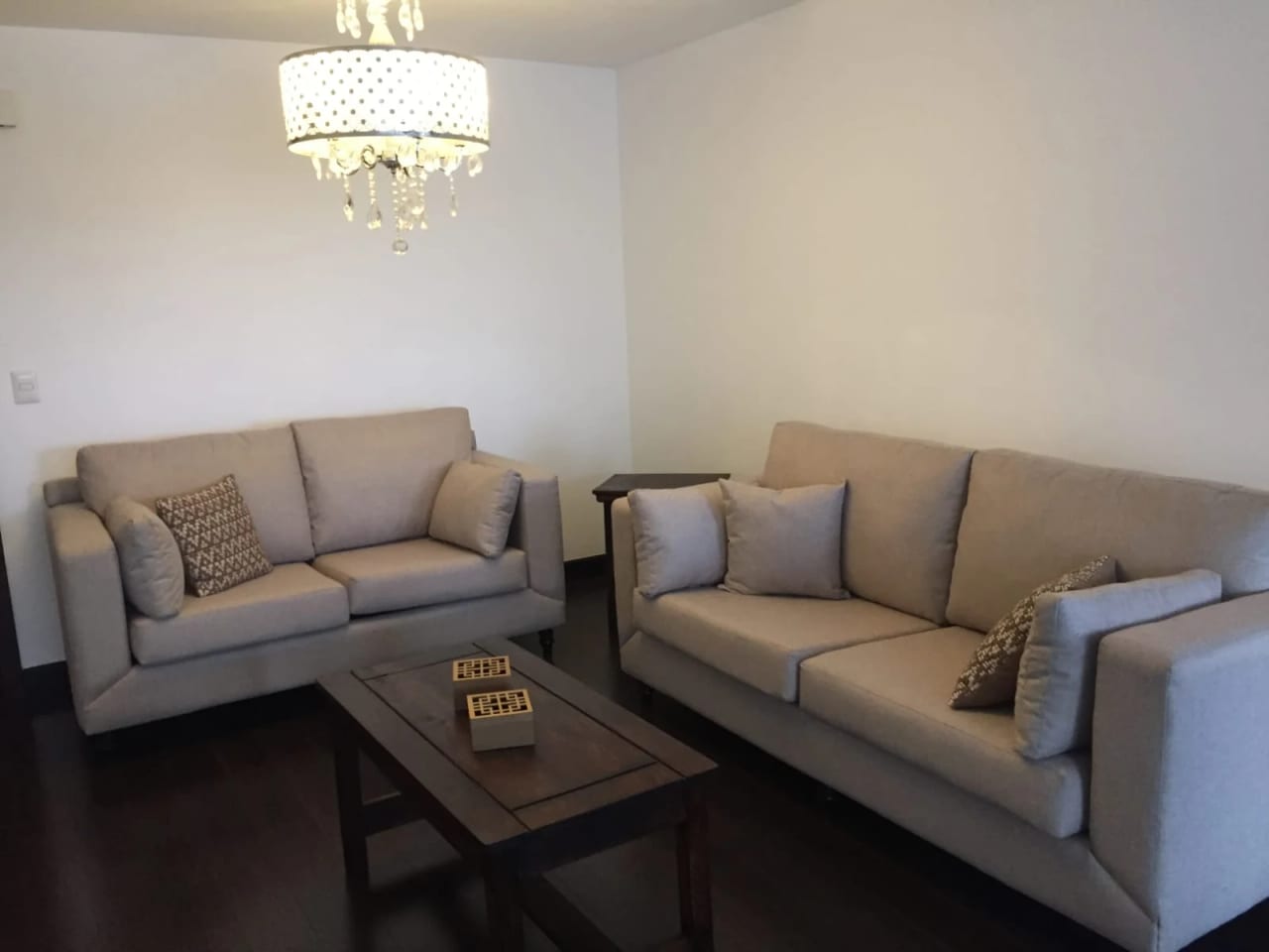 Apartamento Amueblado en alquiler, Edificio Catania, zona 14 — Apartamento en Alquiler en Catania, Zona 14, Guatemala, Ciudad — foto 3 de 10