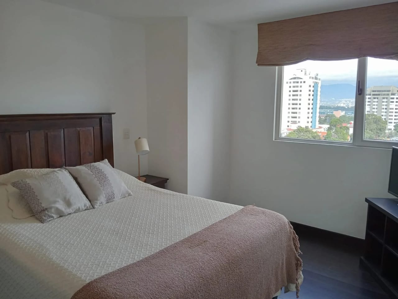 Apartamento Amueblado en alquiler, Edificio Catania, zona 14 — Apartamento en Alquiler en Catania, Zona 14, Guatemala, Ciudad — foto 6 de 10