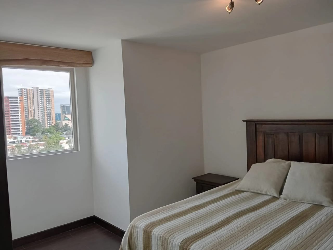 Apartamento Amueblado en alquiler, Edificio Catania, zona 14 — Apartamento en Alquiler en Catania, Zona 14, Guatemala, Ciudad — foto 8 de 10