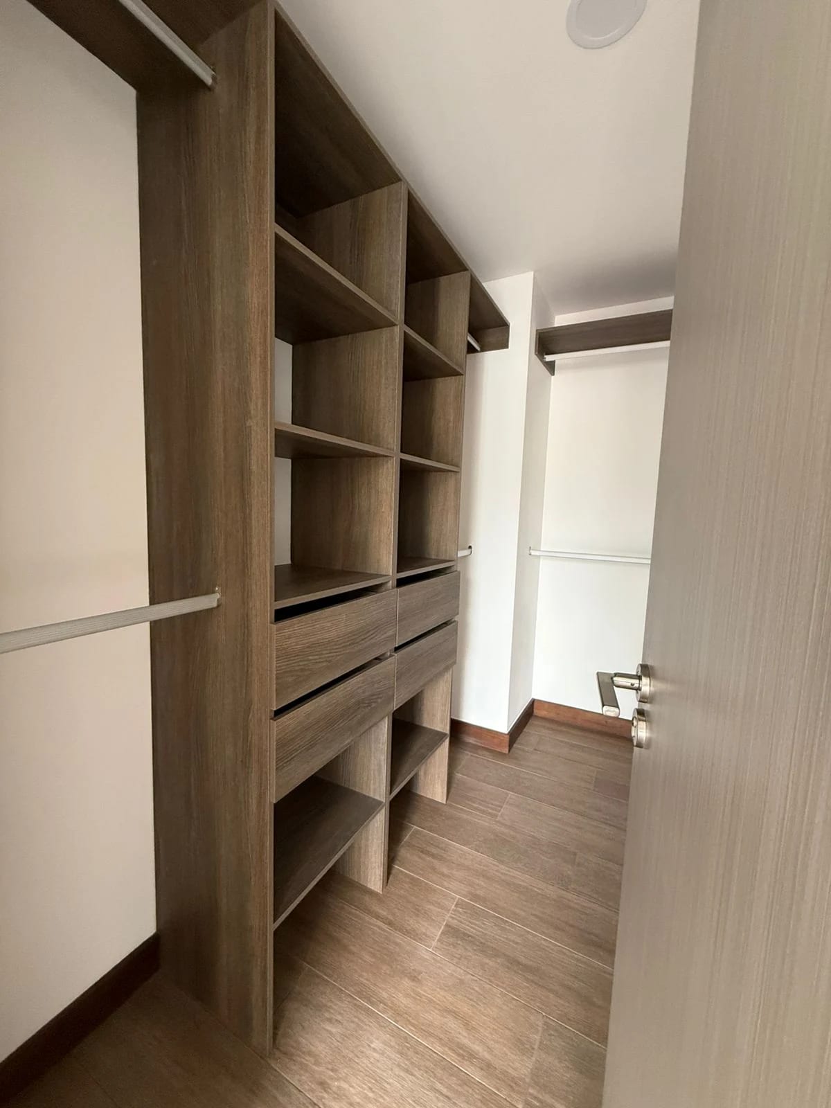Apartamento en venta, Edificio Naru, zona 16 — Apartamento en Venta en Zona 16, Guatemala, Ciudad — foto 9 de 9