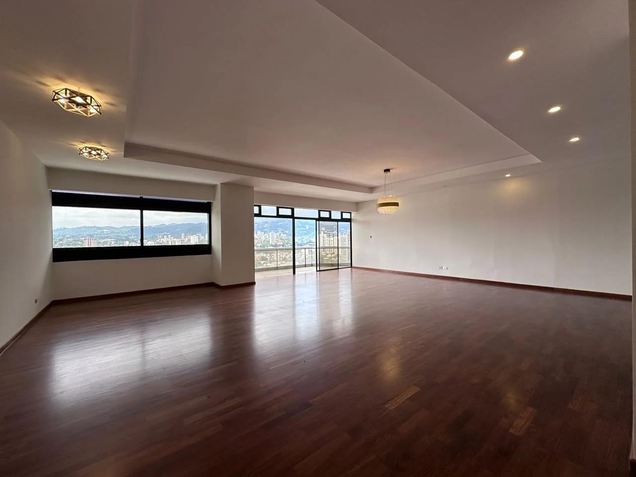 Apartamento en venta, Edificio Tiffany 1, zona 10 — Apartamento en Venta en Tiffany, Zona 10, Guatemala, Ciudad — foto 3 de 8