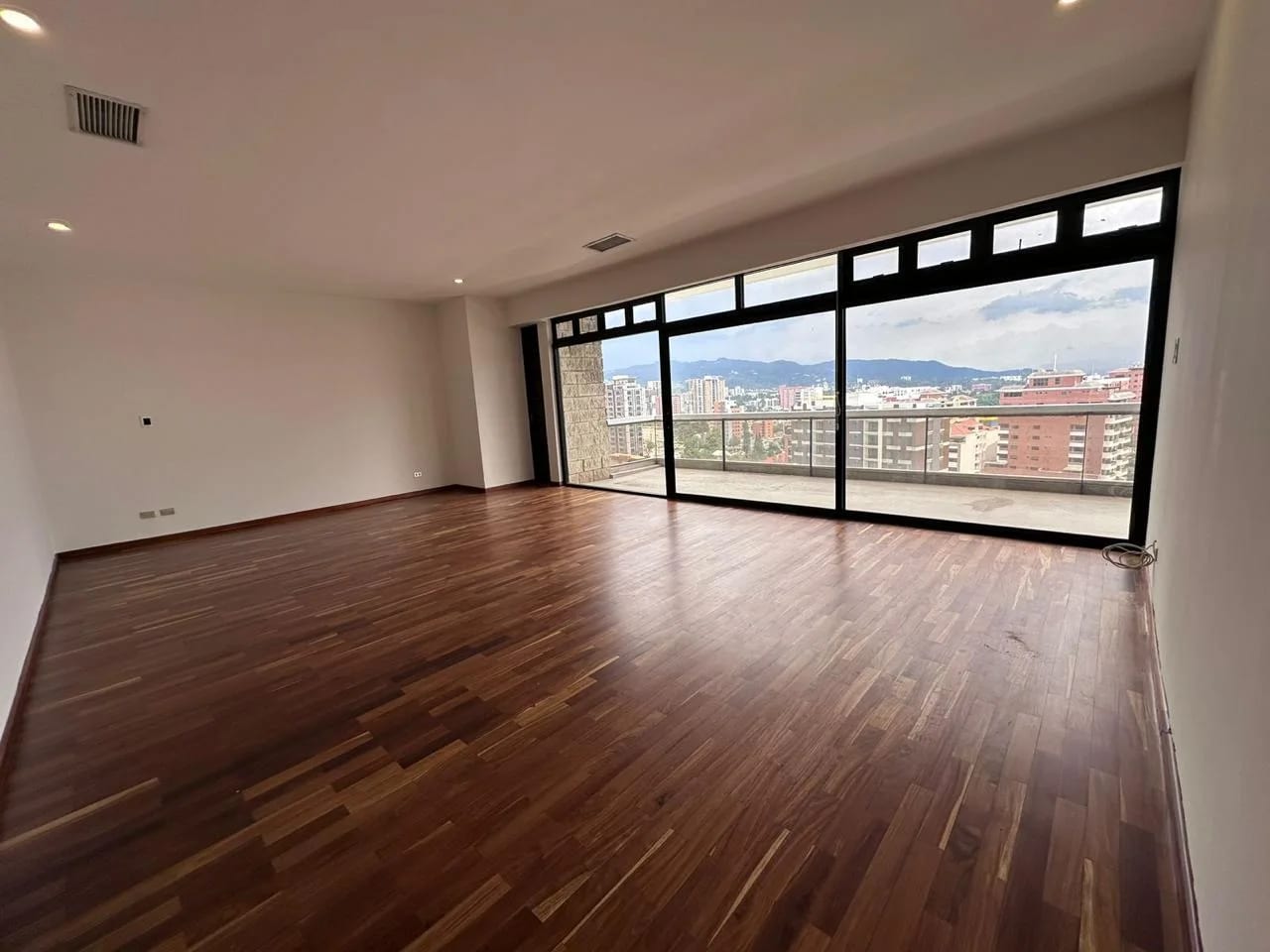 Apartamento en venta, Edificio Tiffany 1, zona 10 — Apartamento en Venta en Tiffany, Zona 10, Guatemala, Ciudad — foto 4 de 8