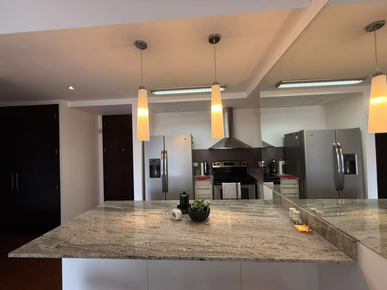Apartamento en alquiler Amueblado, Edificio 19 Diez, zona 10 — Apartamento en Alquiler en 19-10, Zona 10, Guatemala, Ciudad — foto 4 de 6