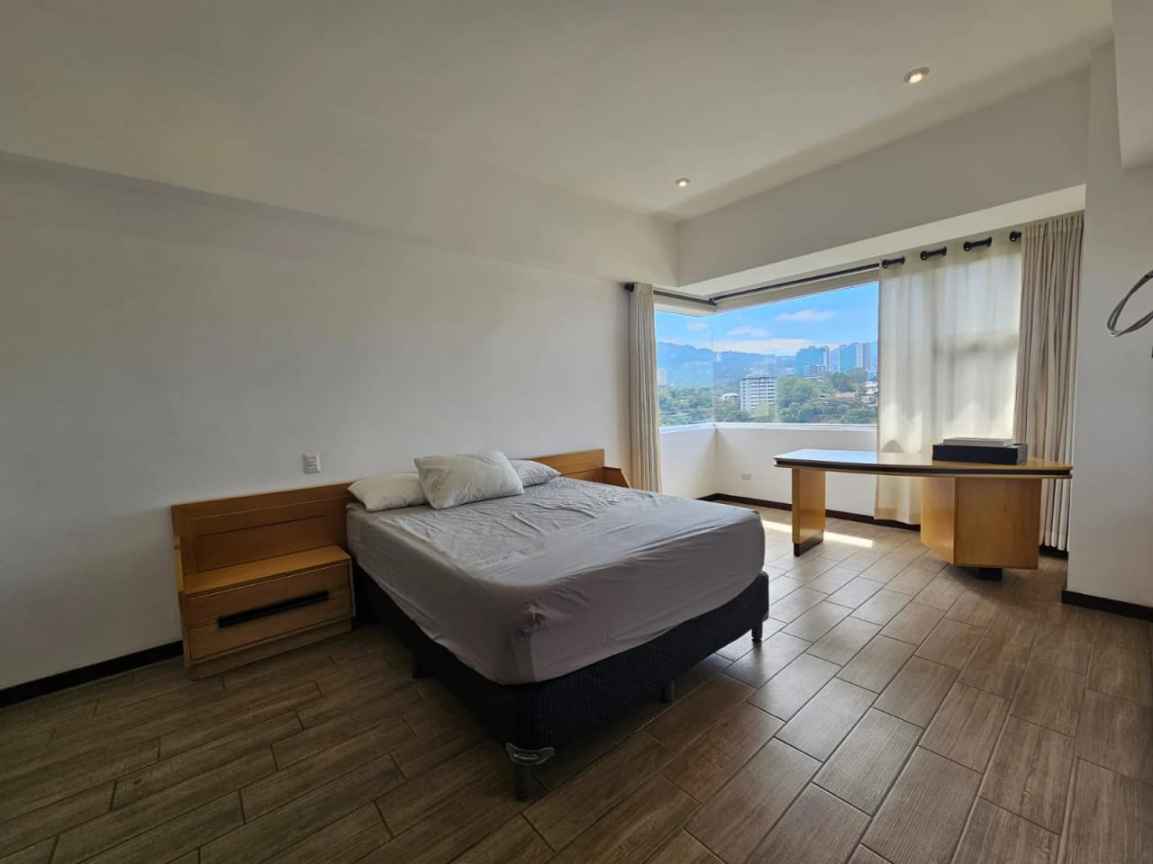 Apartamento Amueblado en Alquiler, Edificio Ferrara, zona 10 — Apartamento en Alquiler en Ferrara 10, Zona 10, Guatemala, Ciudad — foto 6 de 11