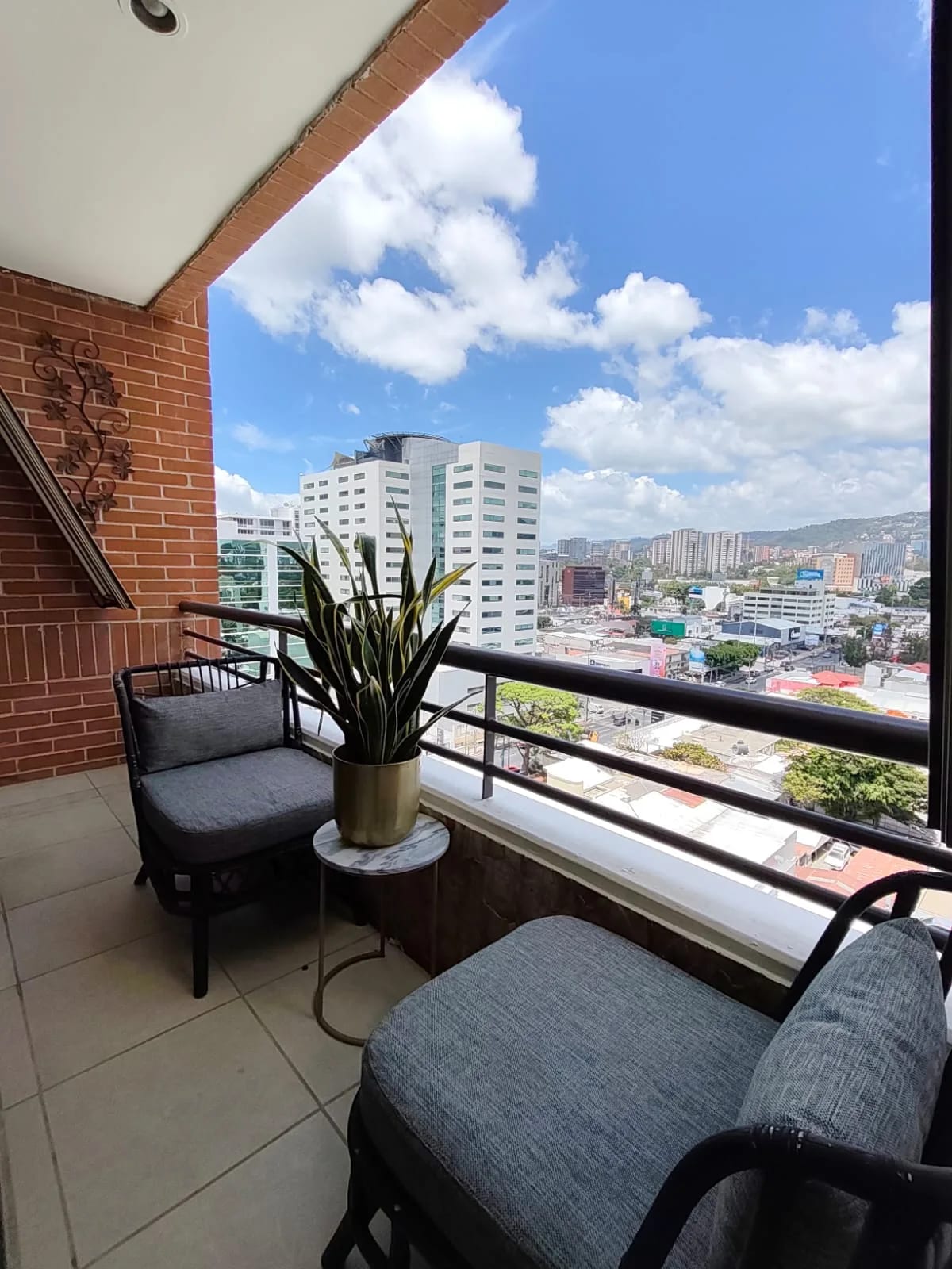 Zona 10 Jardines del Acueducto Apartamento en venta y renta — Apartamento en Venta en Zona 10, Guatemala, Ciudad — foto 1 de 17