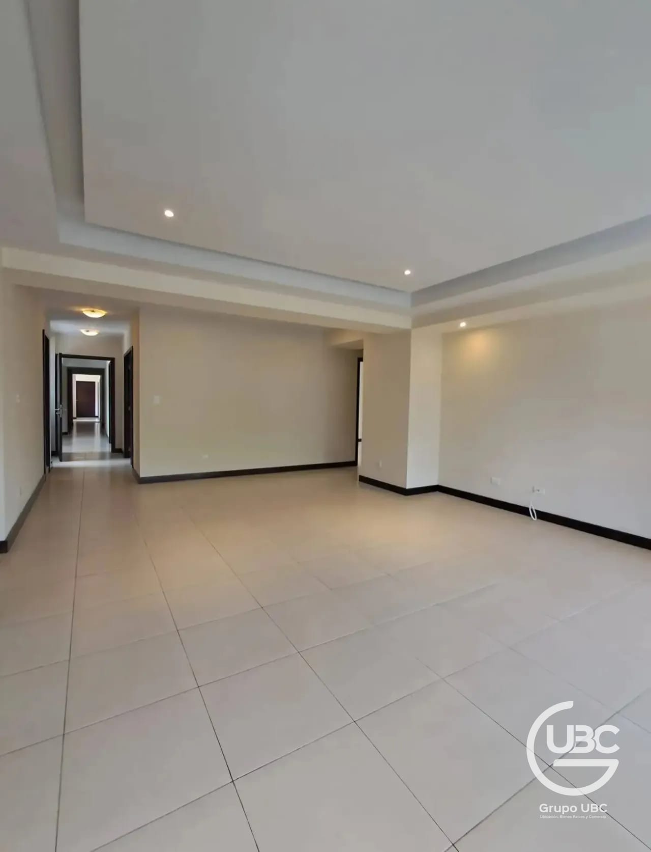 Amplio apartamento en renta en zona 14 sobre 5ta. Avenida — Apartamento en Alquiler en Cobella, Zona 14, Guatemala, Ciudad — foto 4 de 14