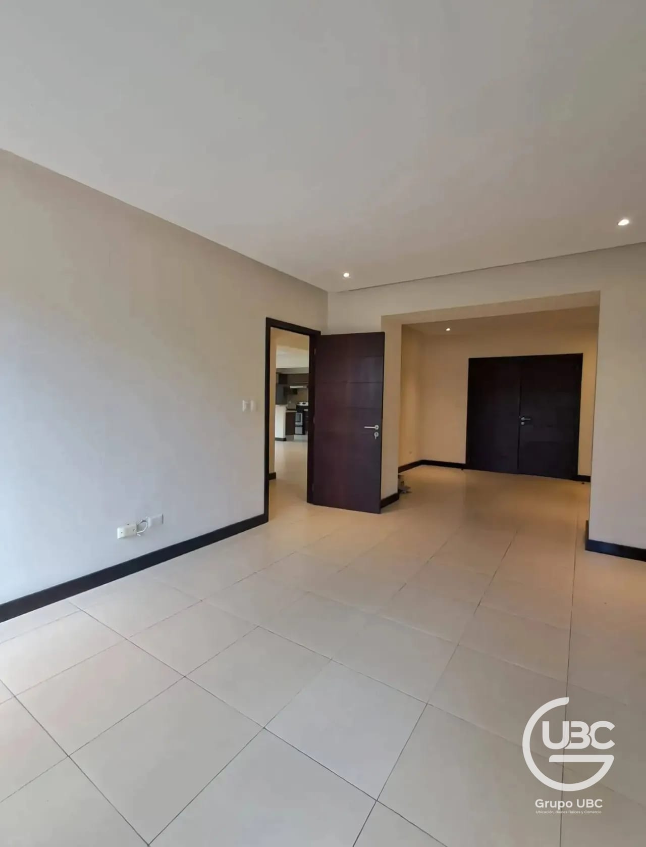 Amplio apartamento en renta en zona 14 sobre 5ta. Avenida — Apartamento en Alquiler en Cobella, Zona 14, Guatemala, Ciudad — foto 6 de 14