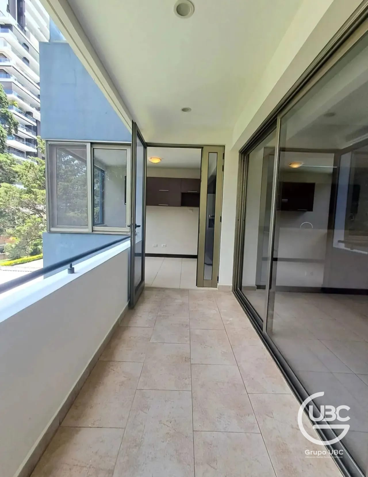 Amplio apartamento en renta en zona 14 sobre 5ta. Avenida — Apartamento en Alquiler en Cobella, Zona 14, Guatemala, Ciudad — foto 10 de 14