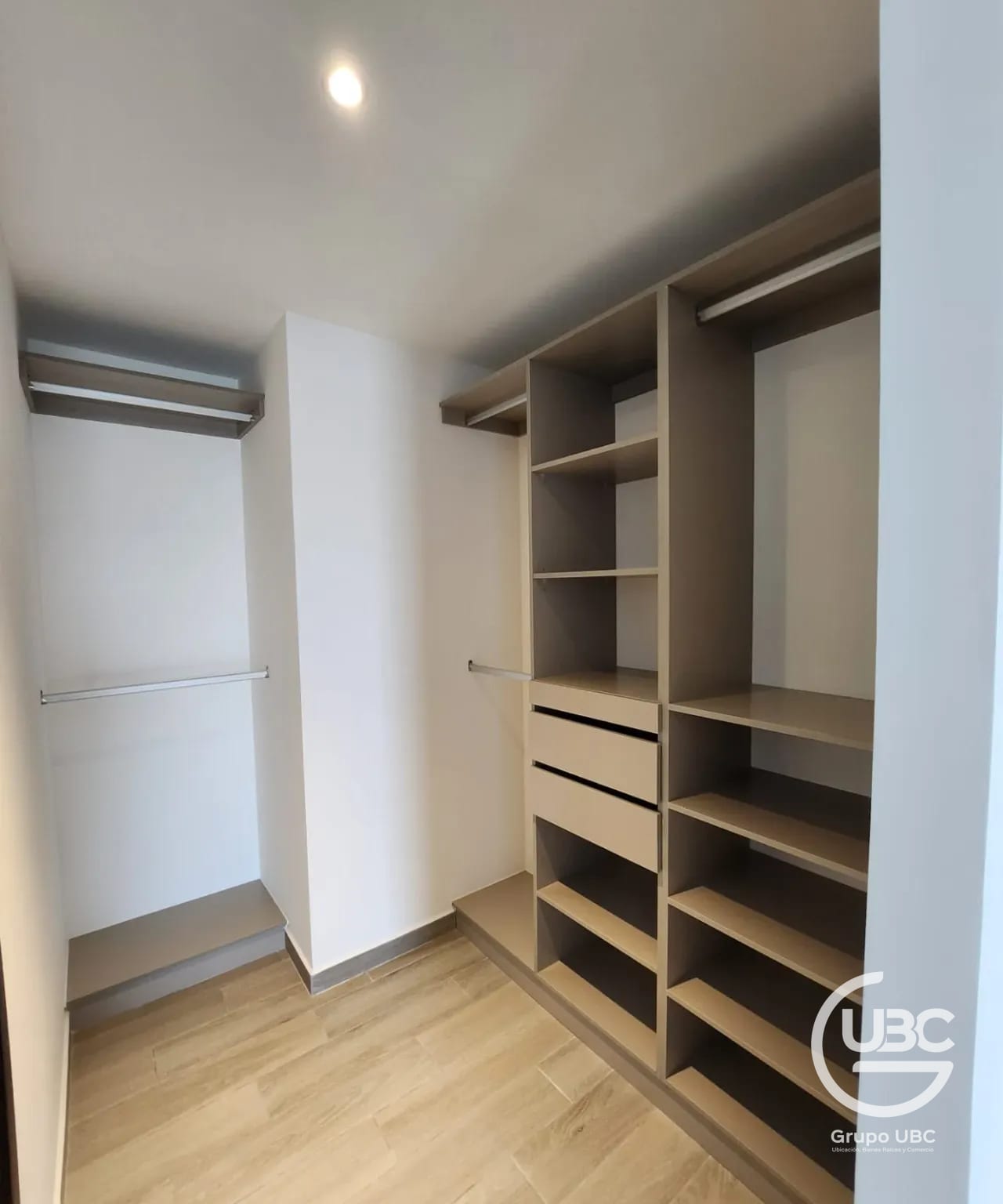 Apartamento en renta en Zona 10 Edificio Parque 10 — Apartamento en Alquiler en Parque 10, Zona 10, Guatemala, Ciudad — foto 12 de 16
