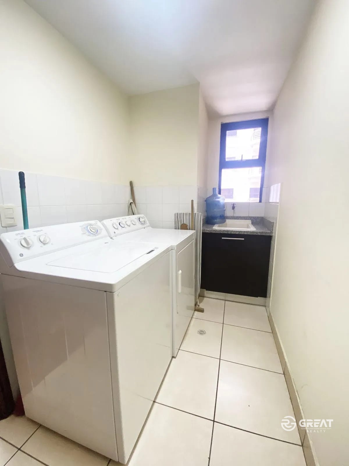 Apartamento Amueblado y Equipado en Zona 14 — Apartamento en Alquiler en San Patricio, Zona 14, Guatemala, Ciudad — foto 8 de 9