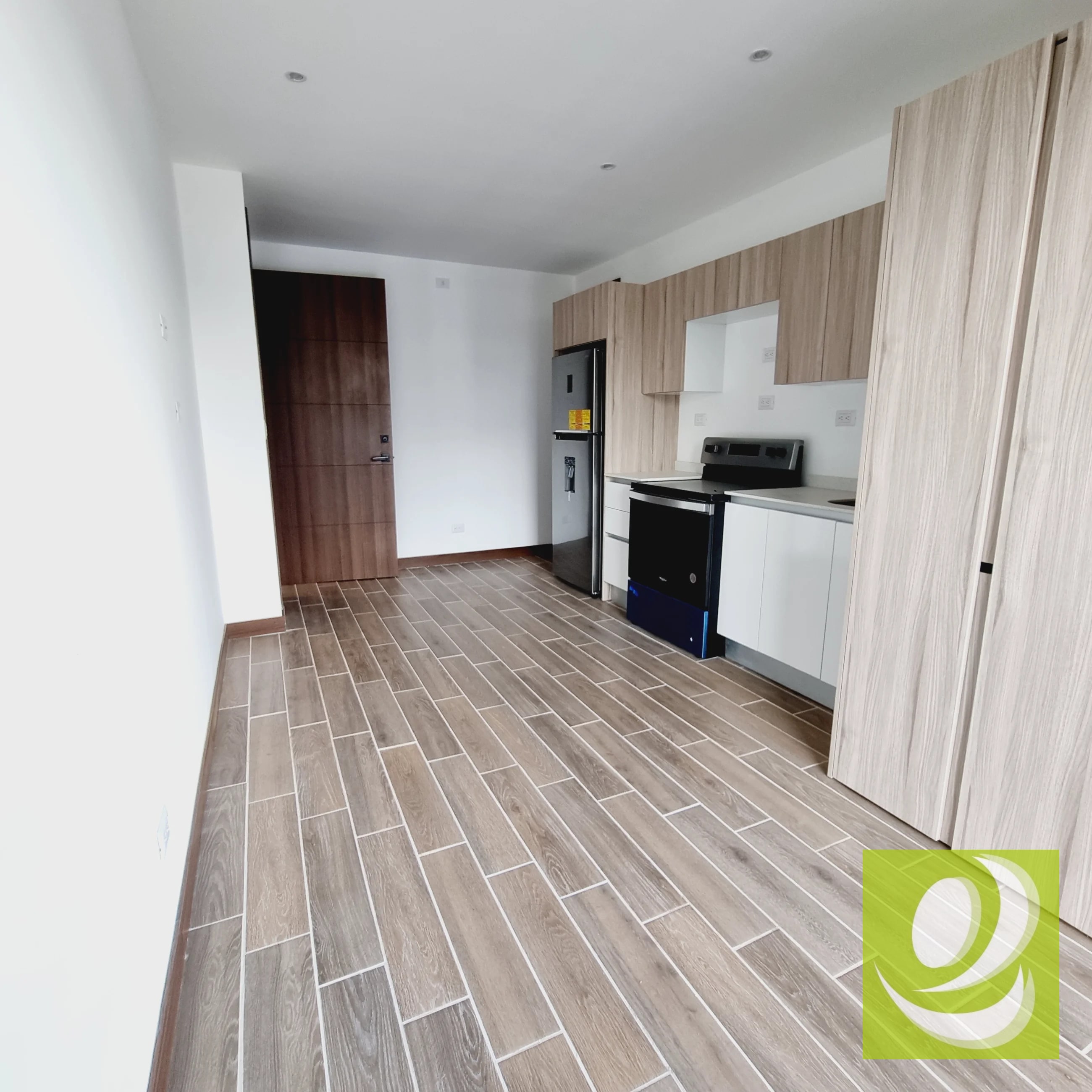 EN VENTA APARTAMENTO PEQUEÑO EN ZONA 14 - 3