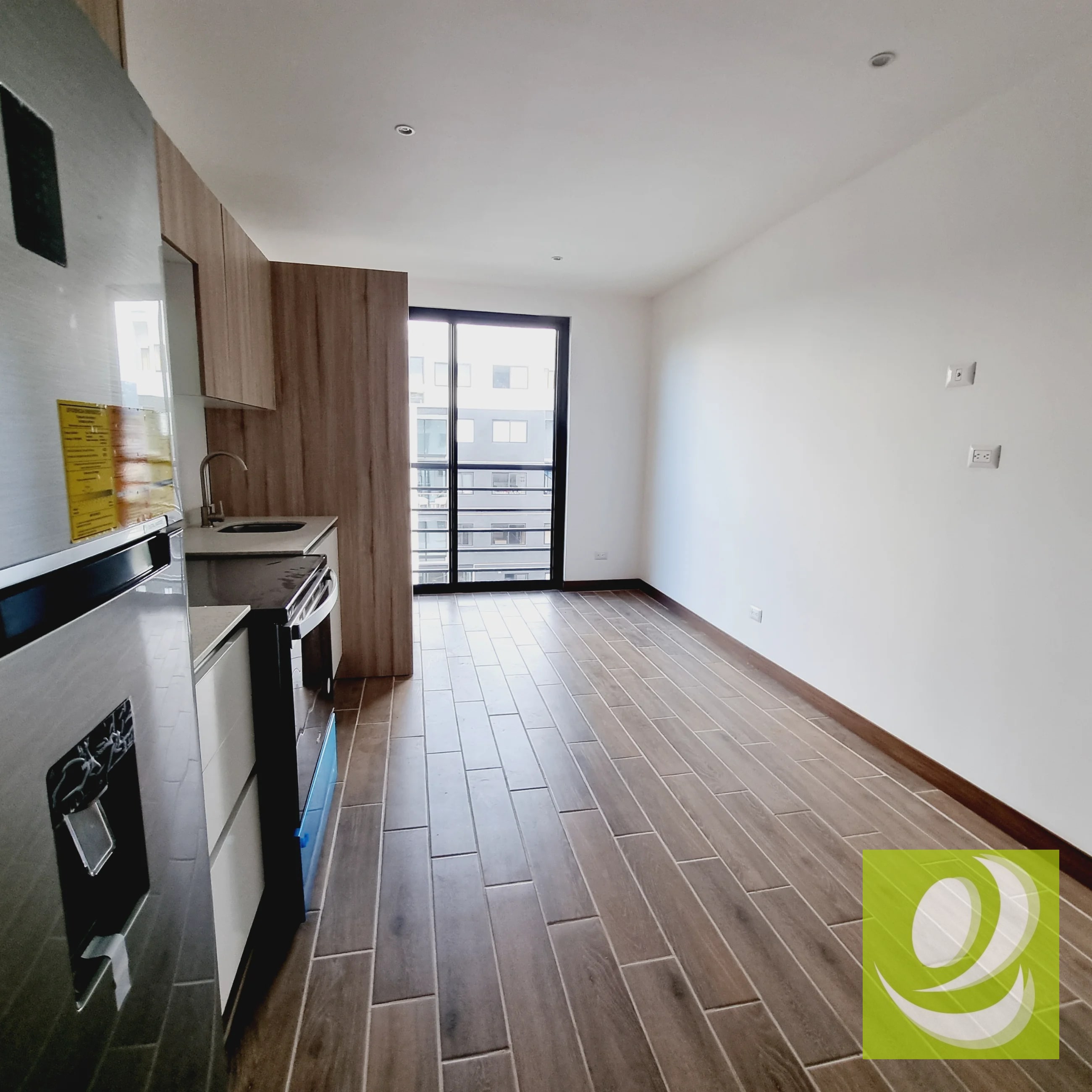 EN VENTA APARTAMENTO PEQUEÑO EN ZONA 14 - 4