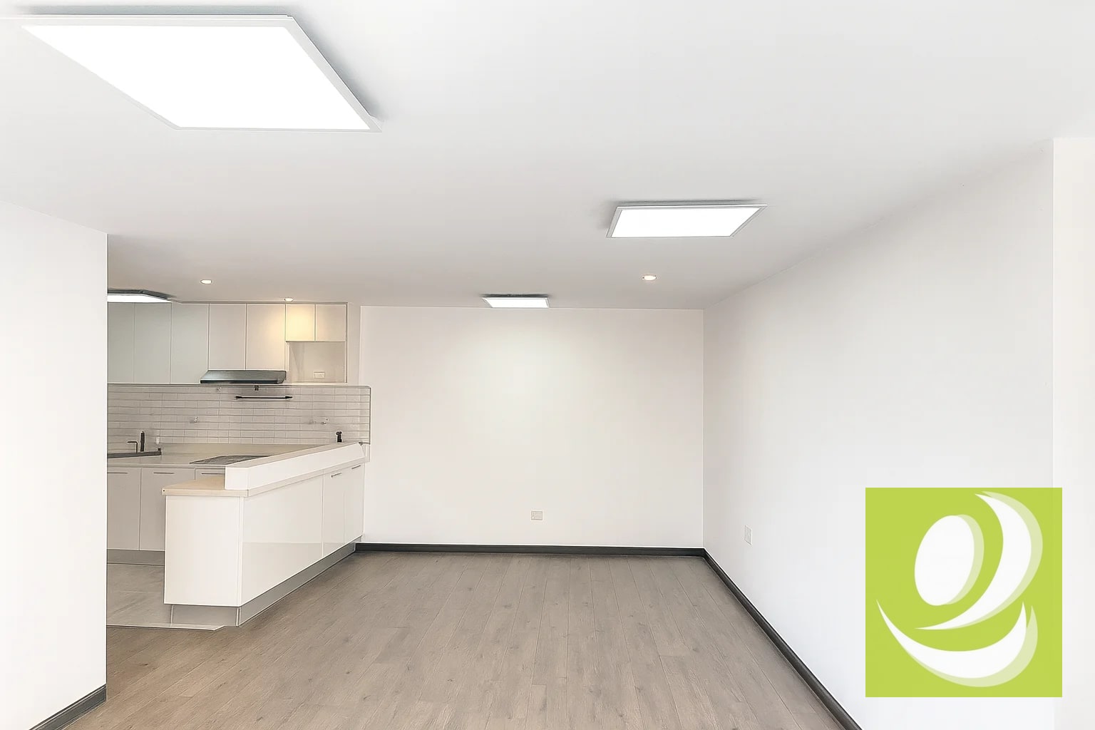APARTAMENTO CON PATIO EN VENTA, EDIFICIO DI FIORI ZONA 7 - 2