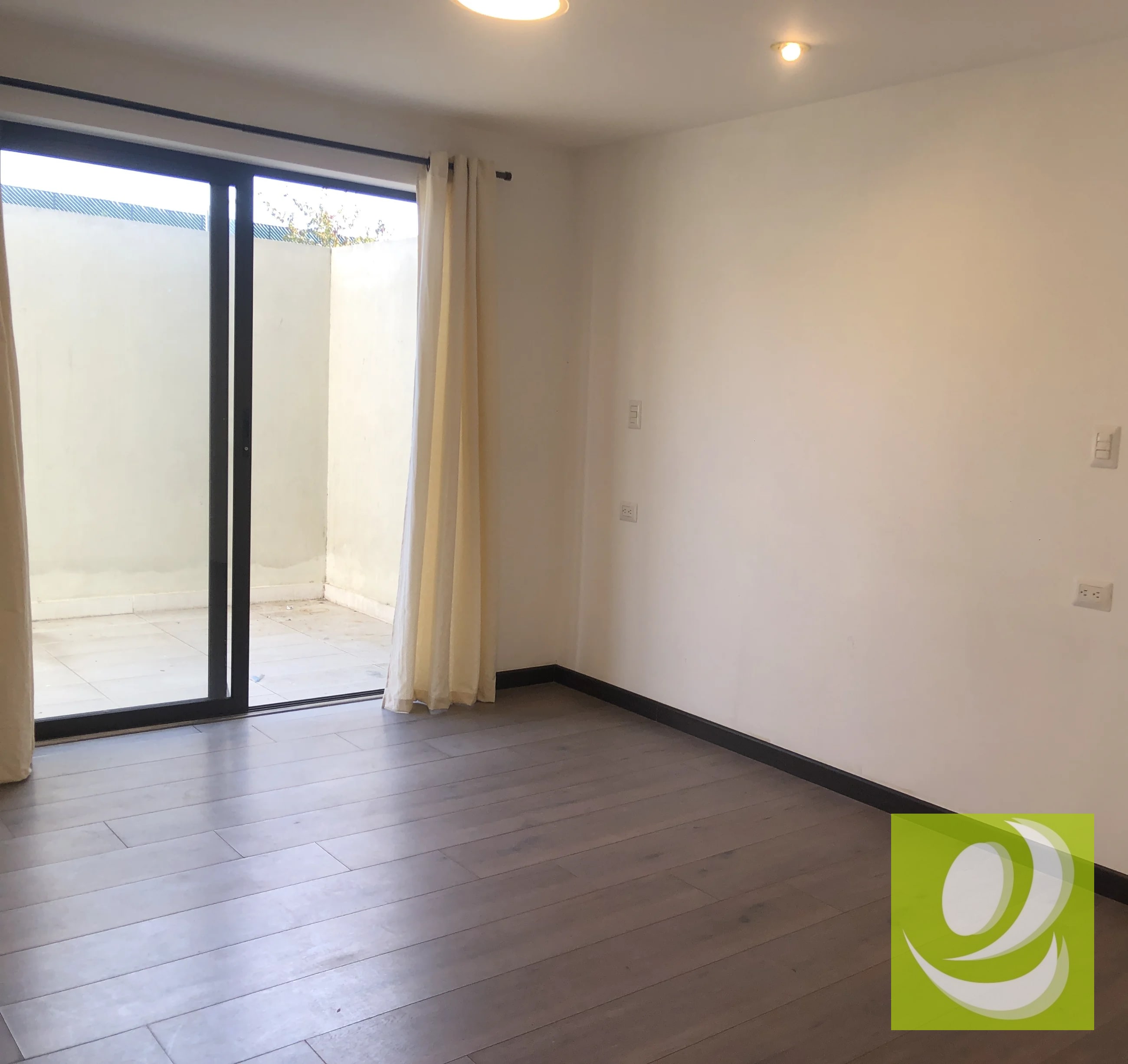 APARTAMENTO CON PATIO EN VENTA, EDIFICIO DI FIORI ZONA 7 - 4
