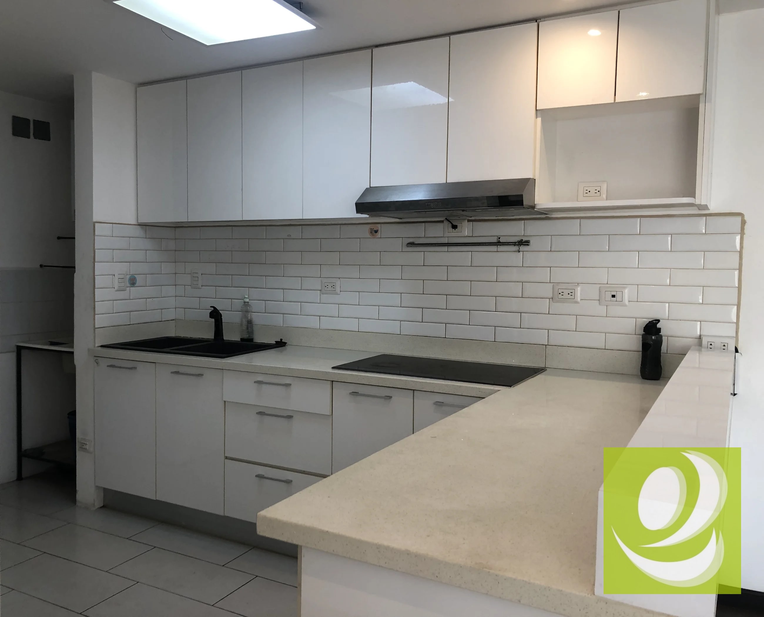 APARTAMENTO CON PATIO EN VENTA, EDIFICIO DI FIORI ZONA 7 - 3