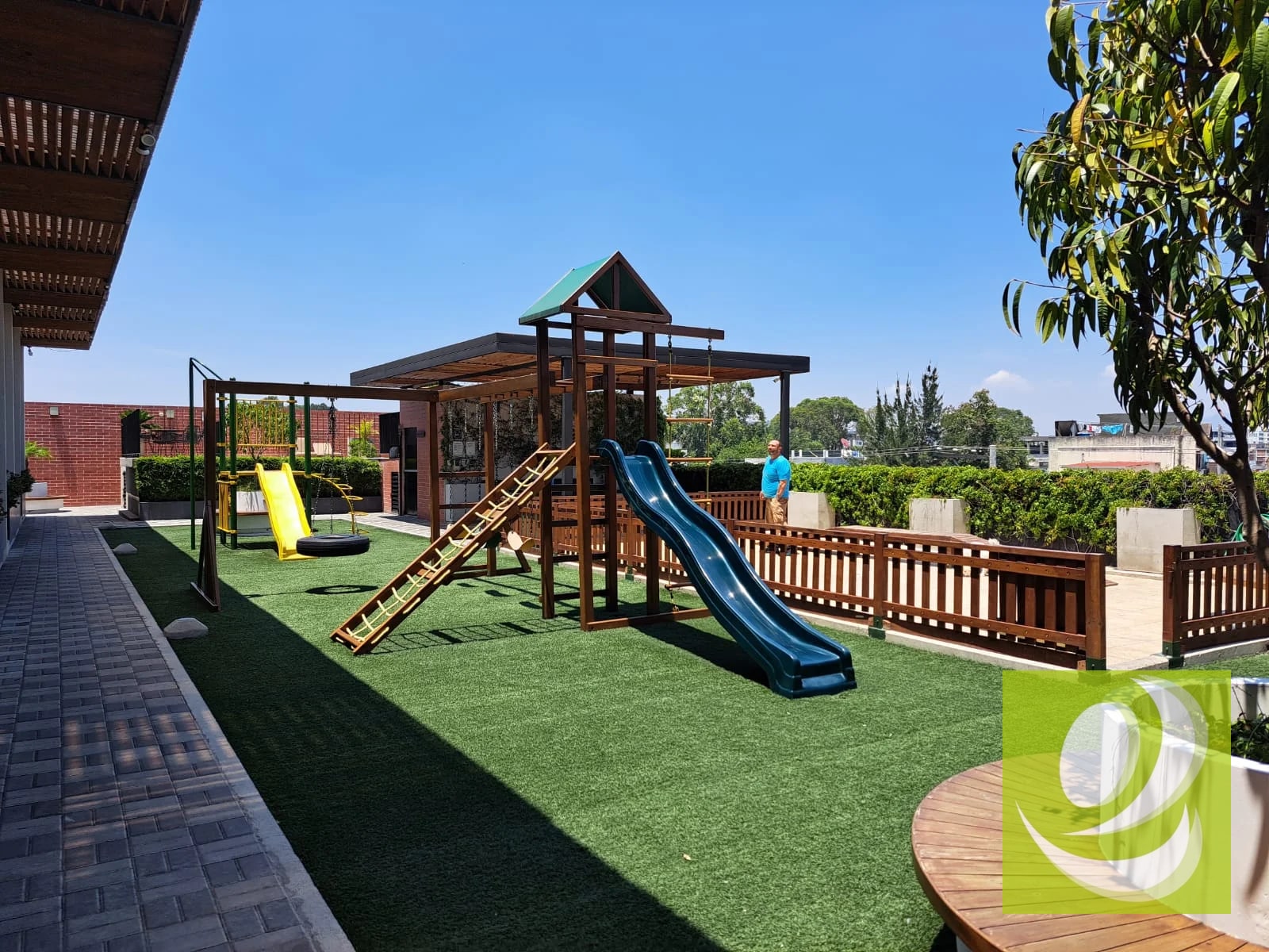 APARTAMENTO EN NIVEL ALTO, EDIFICIO ROQUE ZONA 2 - 4