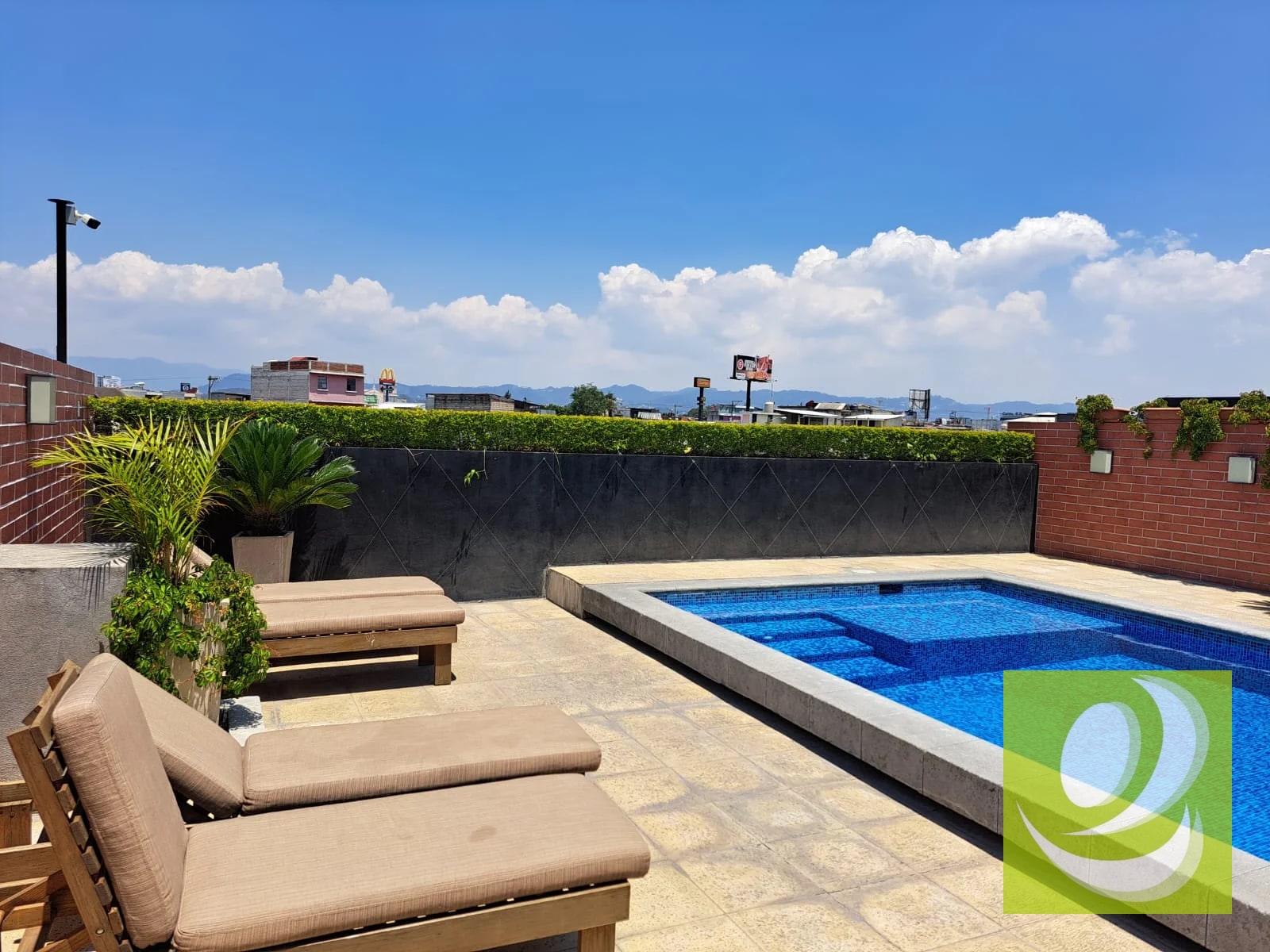 APARTAMENTO EN NIVEL ALTO, EDIFICIO ROQUE ZONA 2 - 3