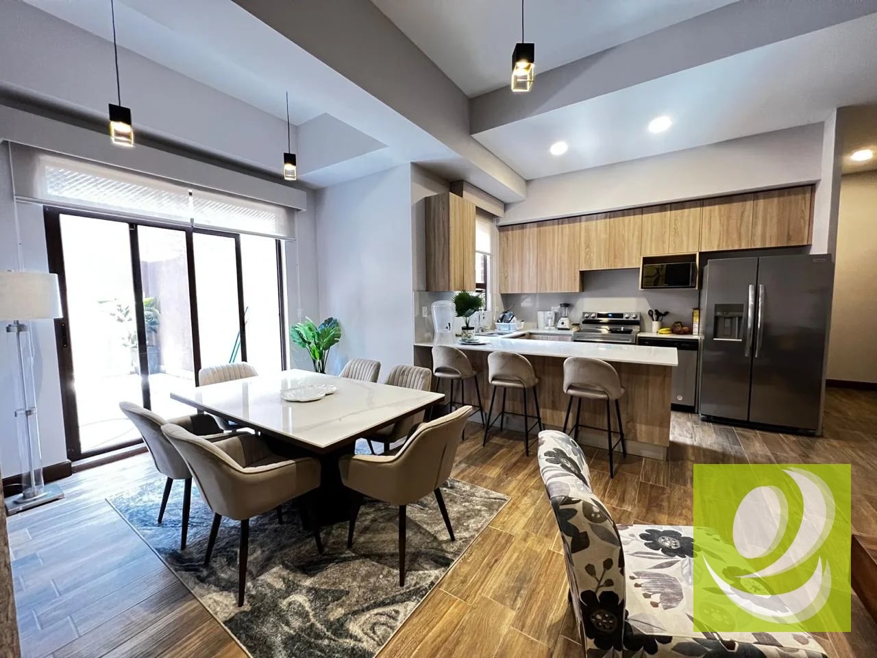 EN VENTA APARTAMENTO EN PRIMER NIVEL, ZONA 10 — Apartamento en Venta en Zona 10, Guatemala, Ciudad — foto 1 de 5